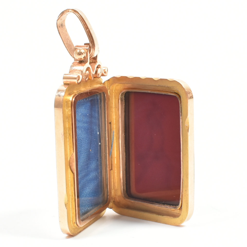 18CT GOLD INTAGLIO LOCKET PENDANT - Image 9 of 9