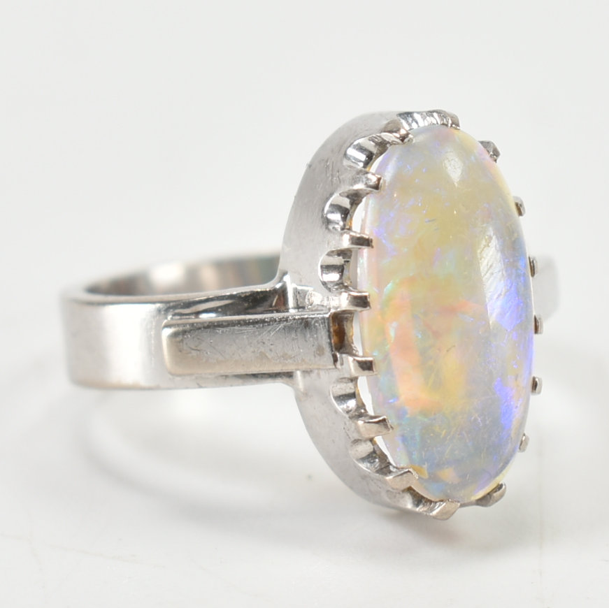 18CT WHITE GOLD & OPAL RING - Image 6 of 13
