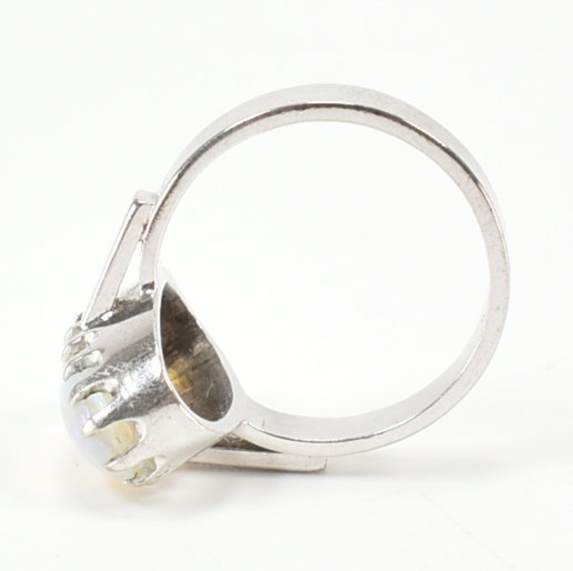 18CT WHITE GOLD & OPAL RING - Image 12 of 13