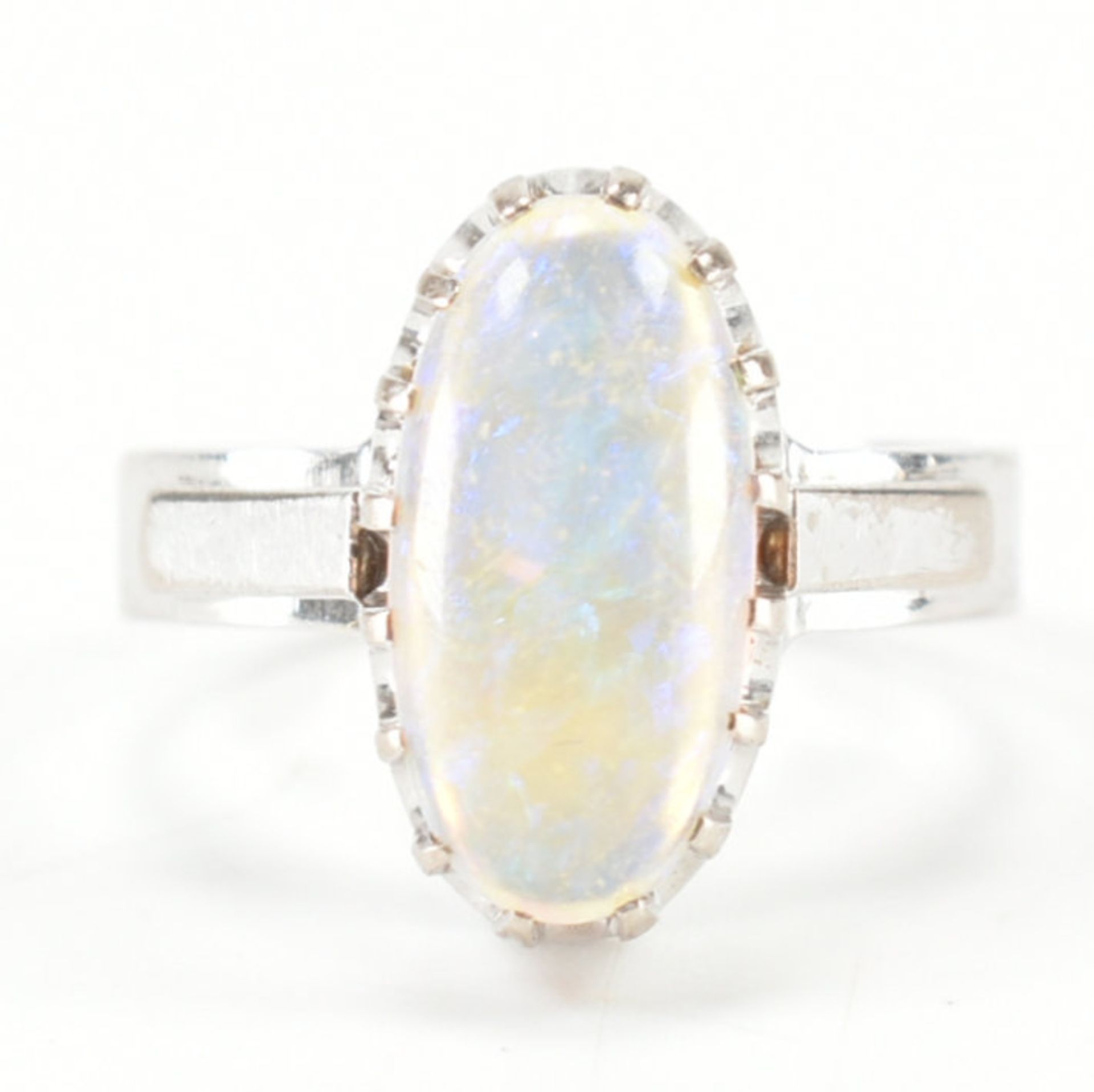 18CT WHITE GOLD & OPAL RING