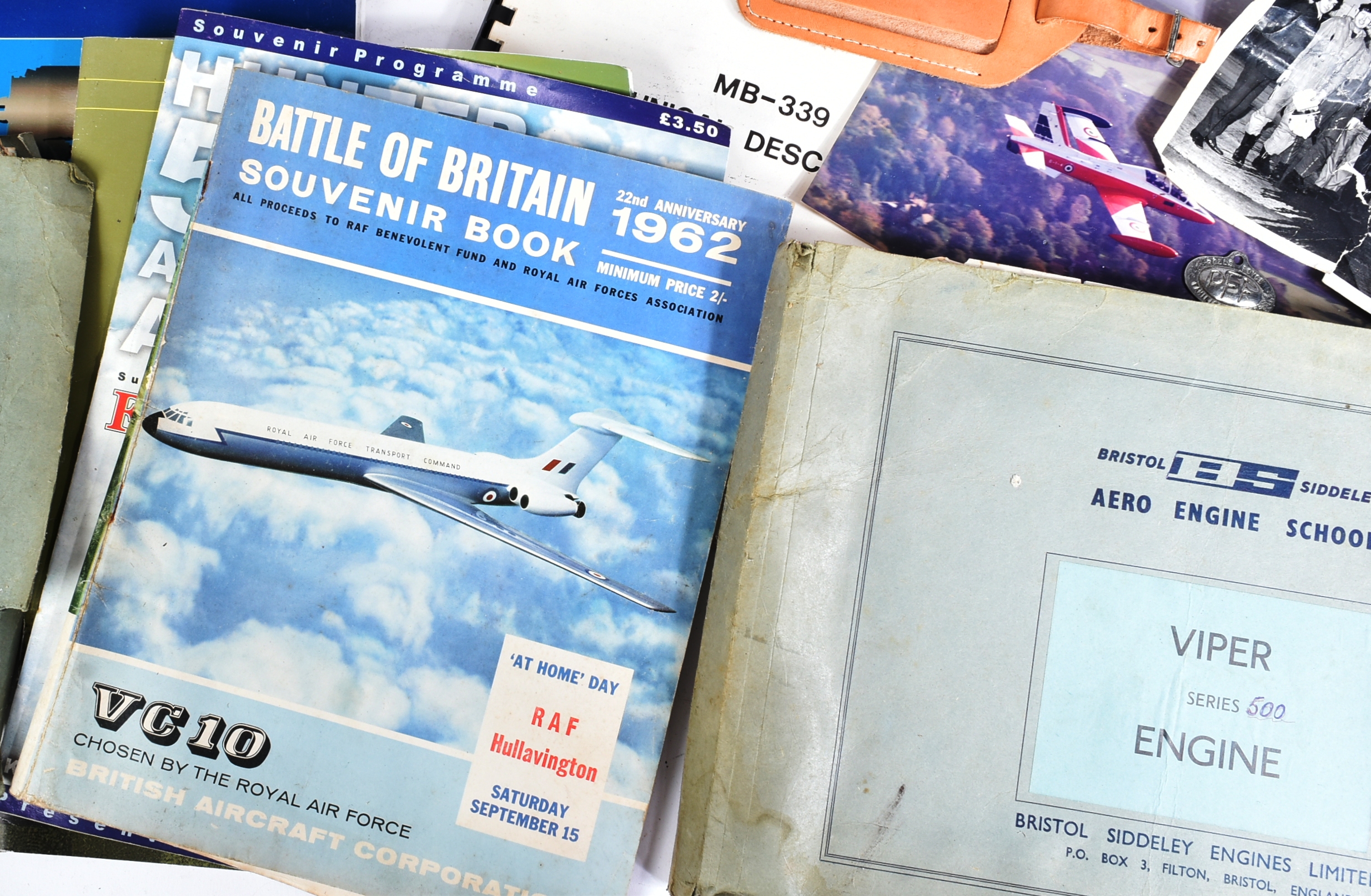 LARGE COLLECTION OF VINTAGE CONCORDE MEMORABILIA - Image 4 of 7