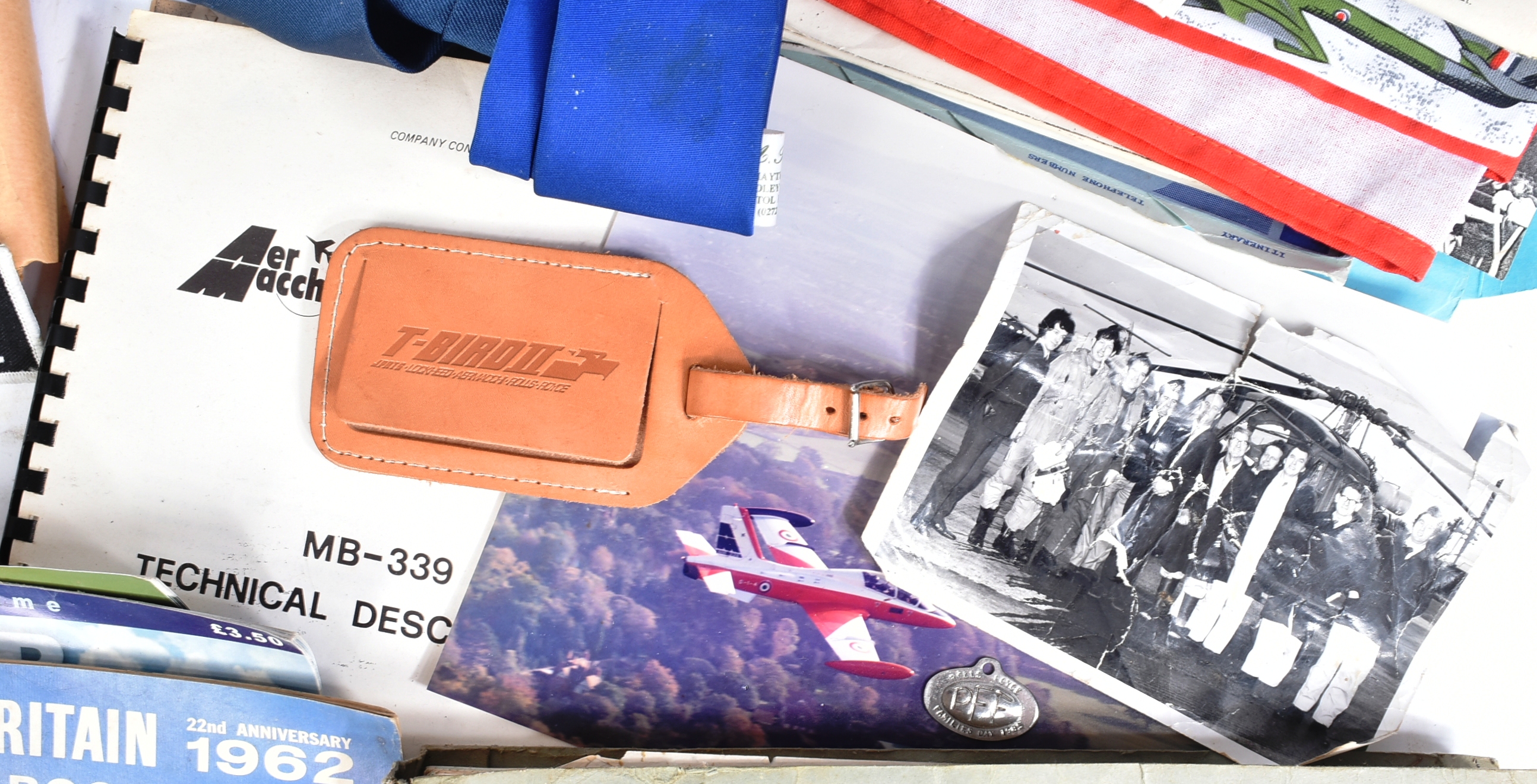 LARGE COLLECTION OF VINTAGE CONCORDE MEMORABILIA - Image 6 of 7