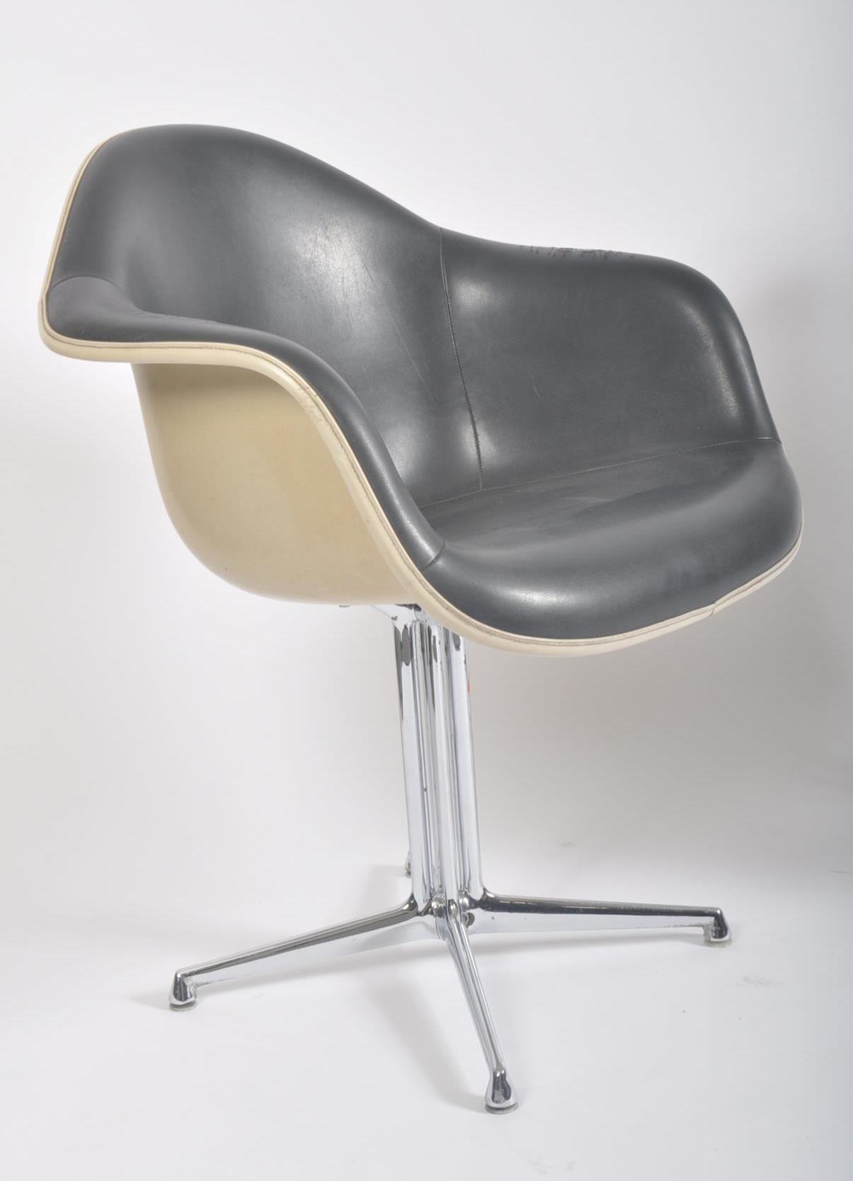 CHARLES & RAY EAMES FOR VITRA - LA FONDA - PAIR OF RETRO CHAIRS - Bild 2 aus 8