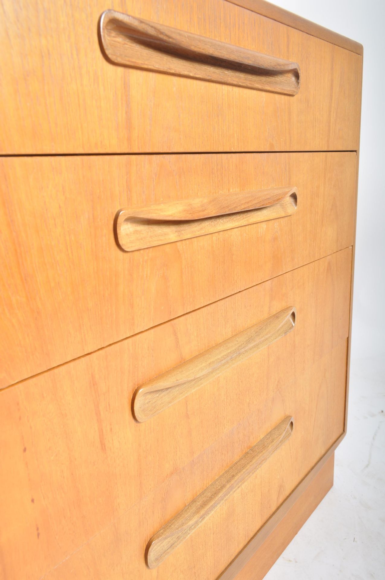 MID CENTURY G-PLAN FRESCO TEAK CHEST OF DRAWERS - Image 4 of 8