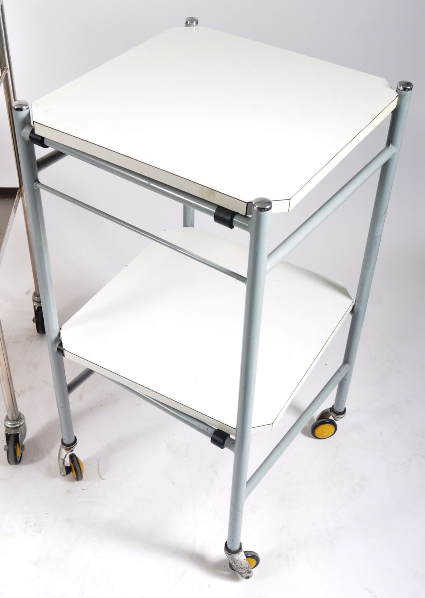 SELECTION OF CONTEMPORARY MEDICAL TWO TIER TROLLEYS - Bild 7 aus 12
