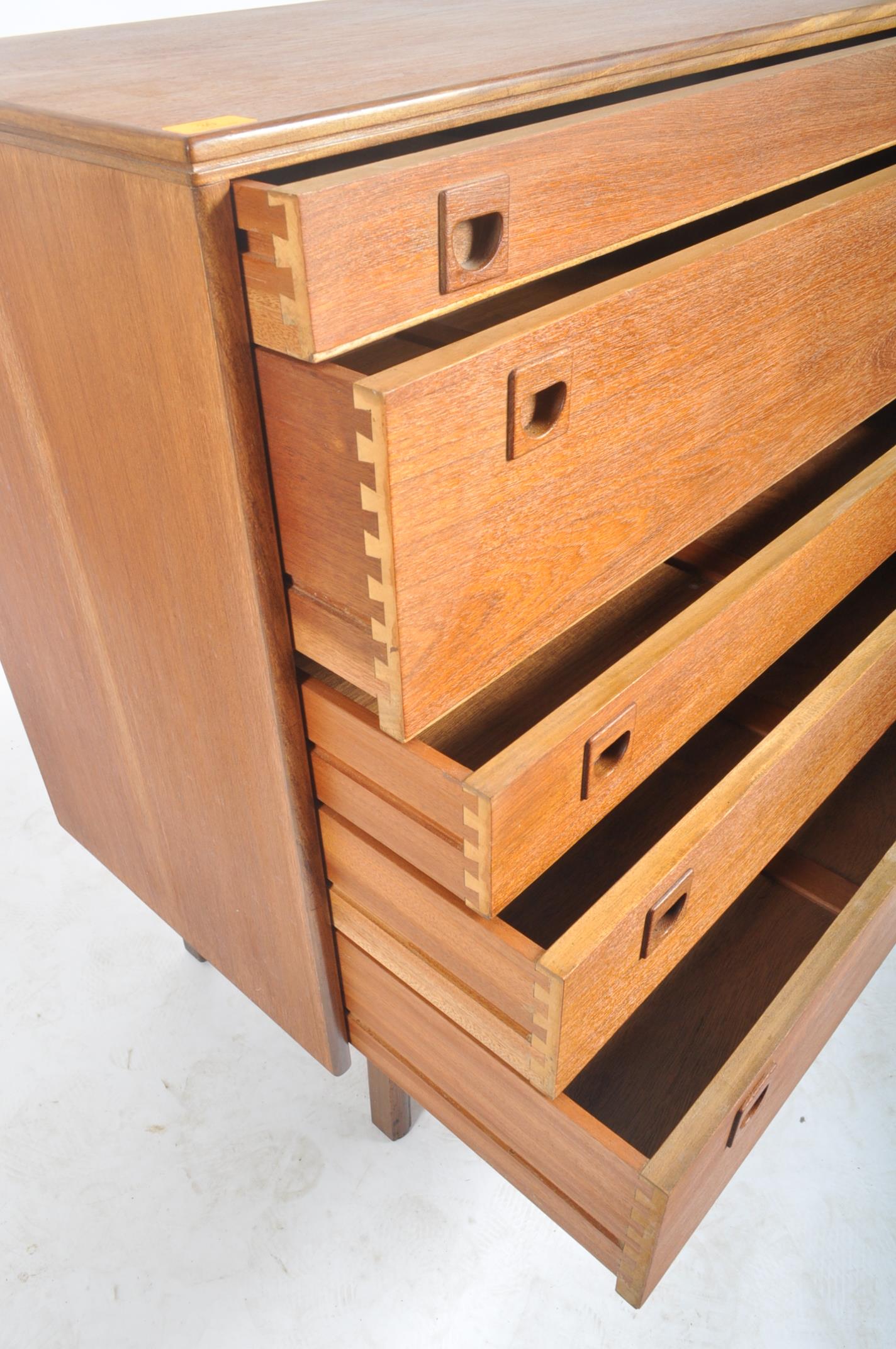 ALFRED COX - MID CENTURY DESIGNER TEAK CHEST OF DRAWERS - Bild 6 aus 10