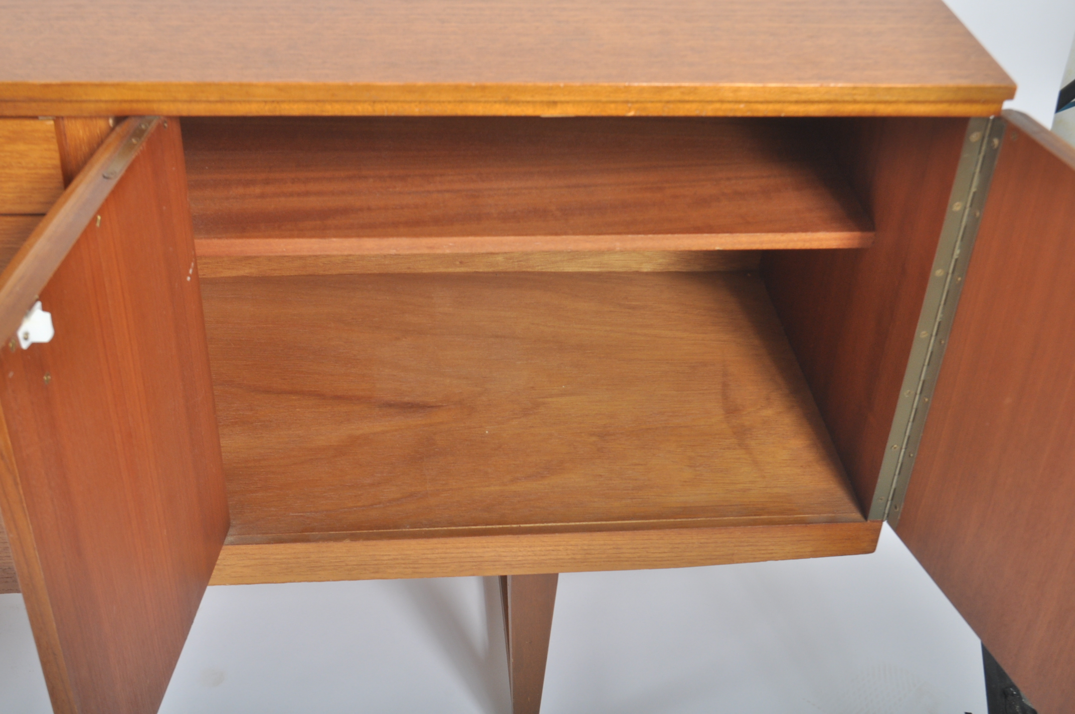 BEAUTILITY - RETRO CIRCA 1970s TEAK SIDEBOARD - Bild 3 aus 9