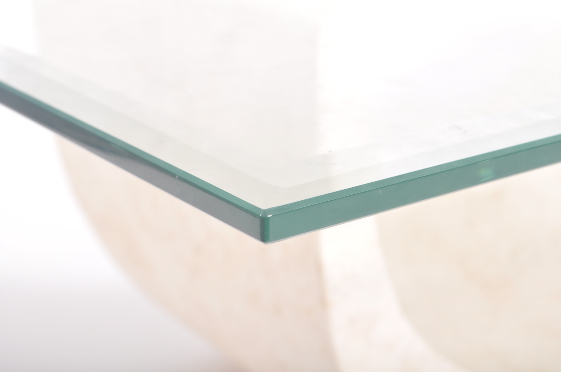 CONTEMPORARY ITALIAN DESIGN COMPOSITE & GLASS LOW TABLE - Image 4 of 7