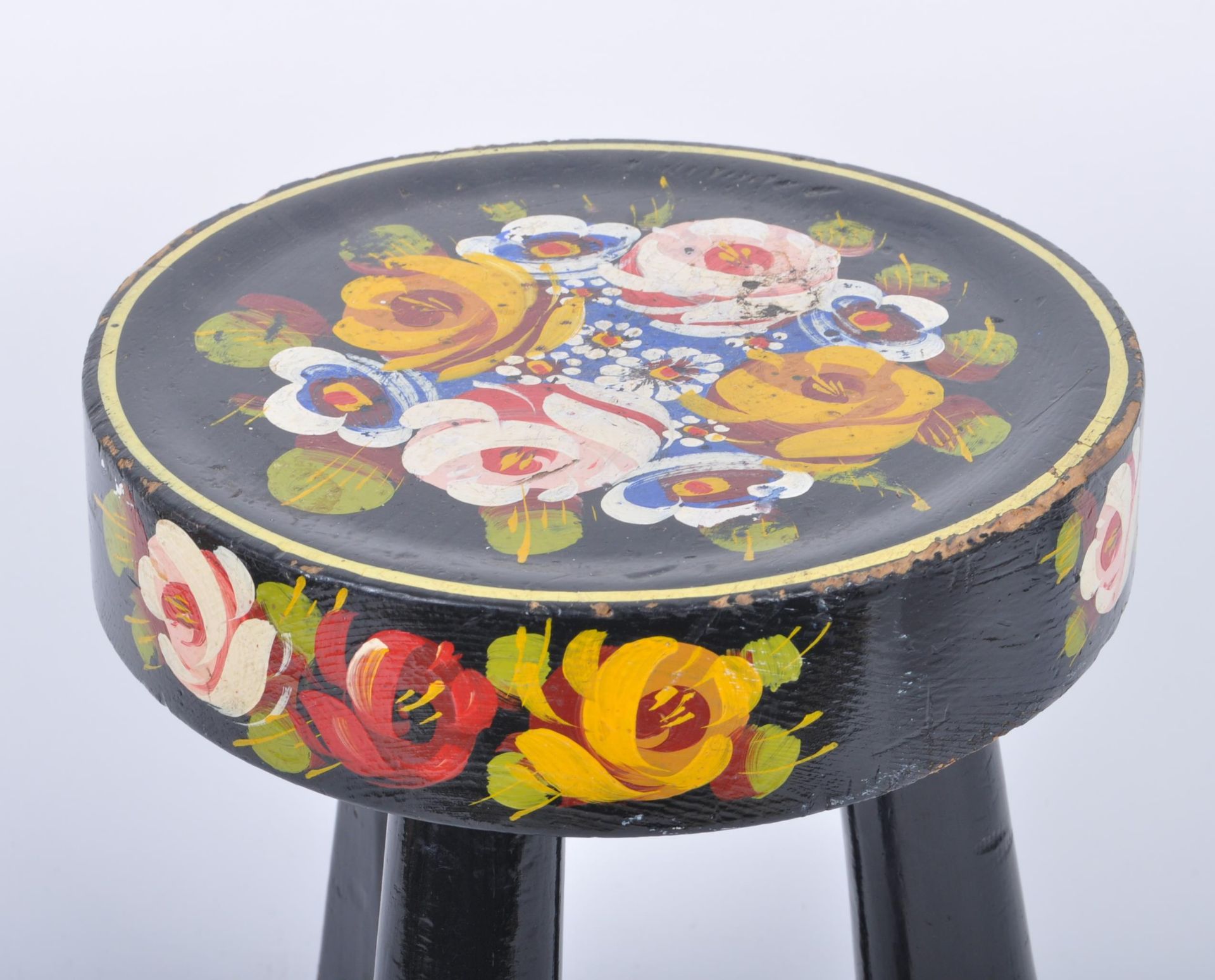 20TH CENTURY BARGE WARE STYLE PAINTED WOOD LOW STOOL - Image 4 of 8