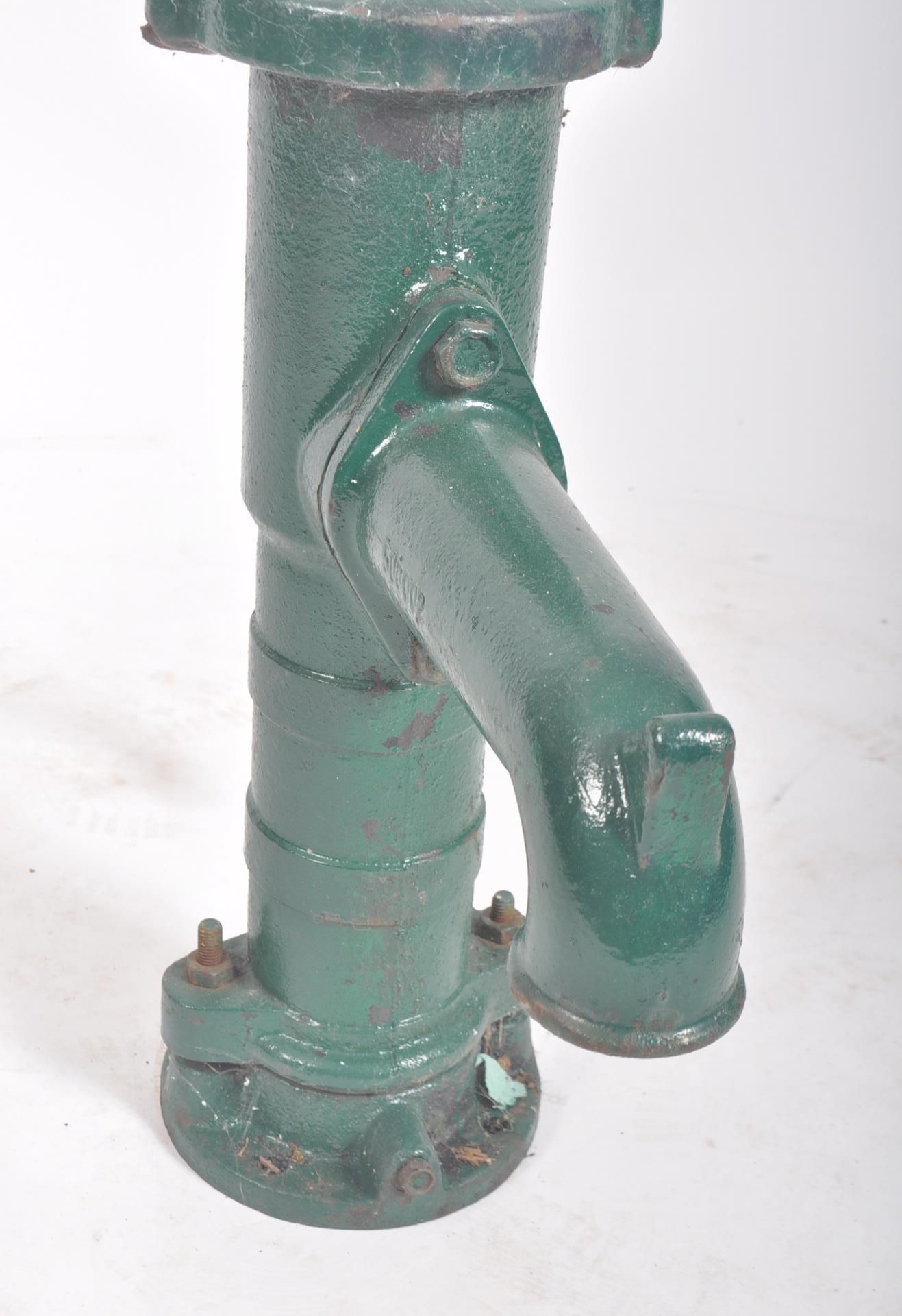 VINTAGE 20TH CENTURY CAST IRON FLOOR GARDEN WATER PUMP - Image 7 of 9