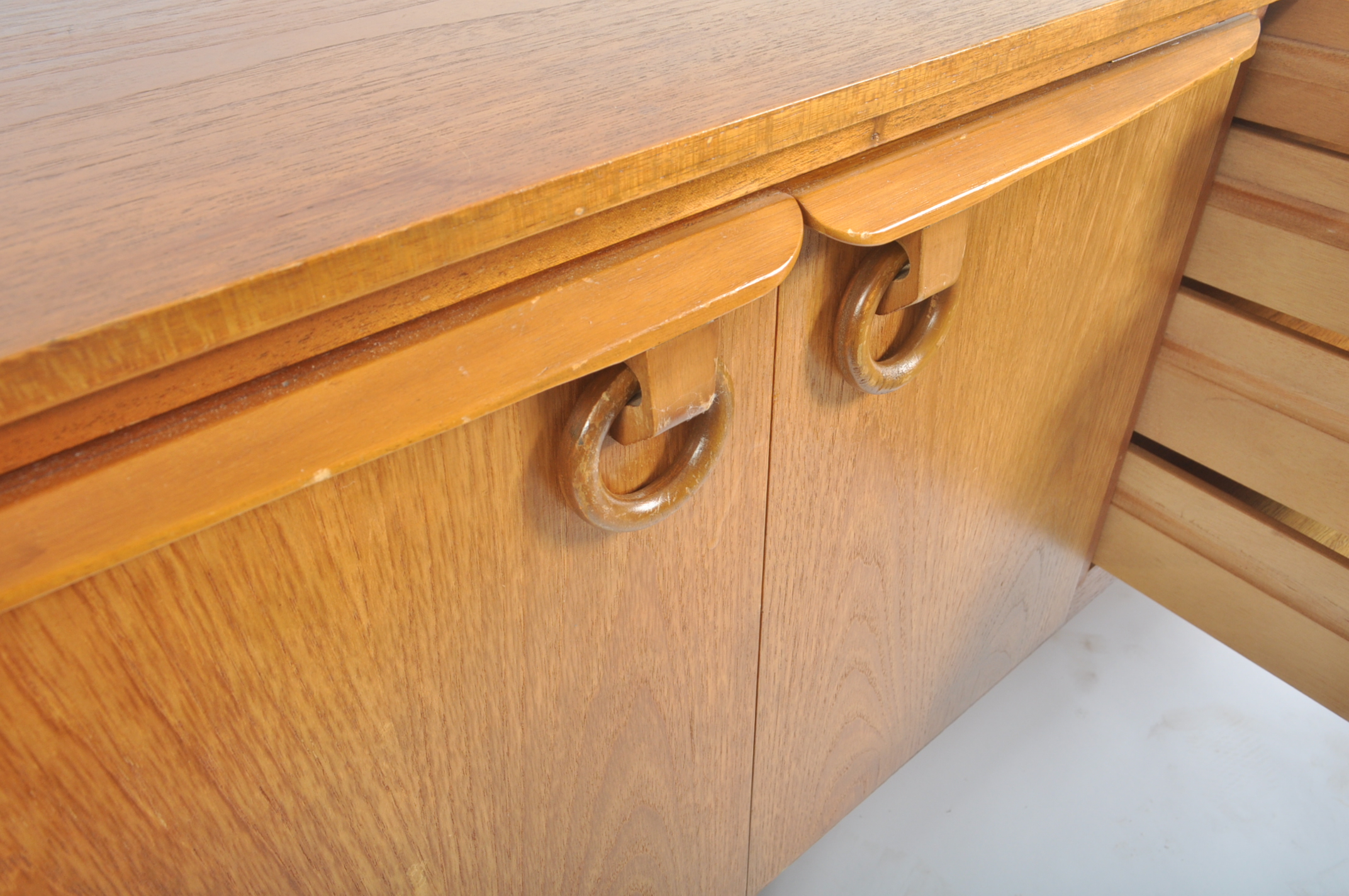 BEAUTILITY - RETRO CIRCA 1970s TEAK SIDEBOARD - Bild 8 aus 9