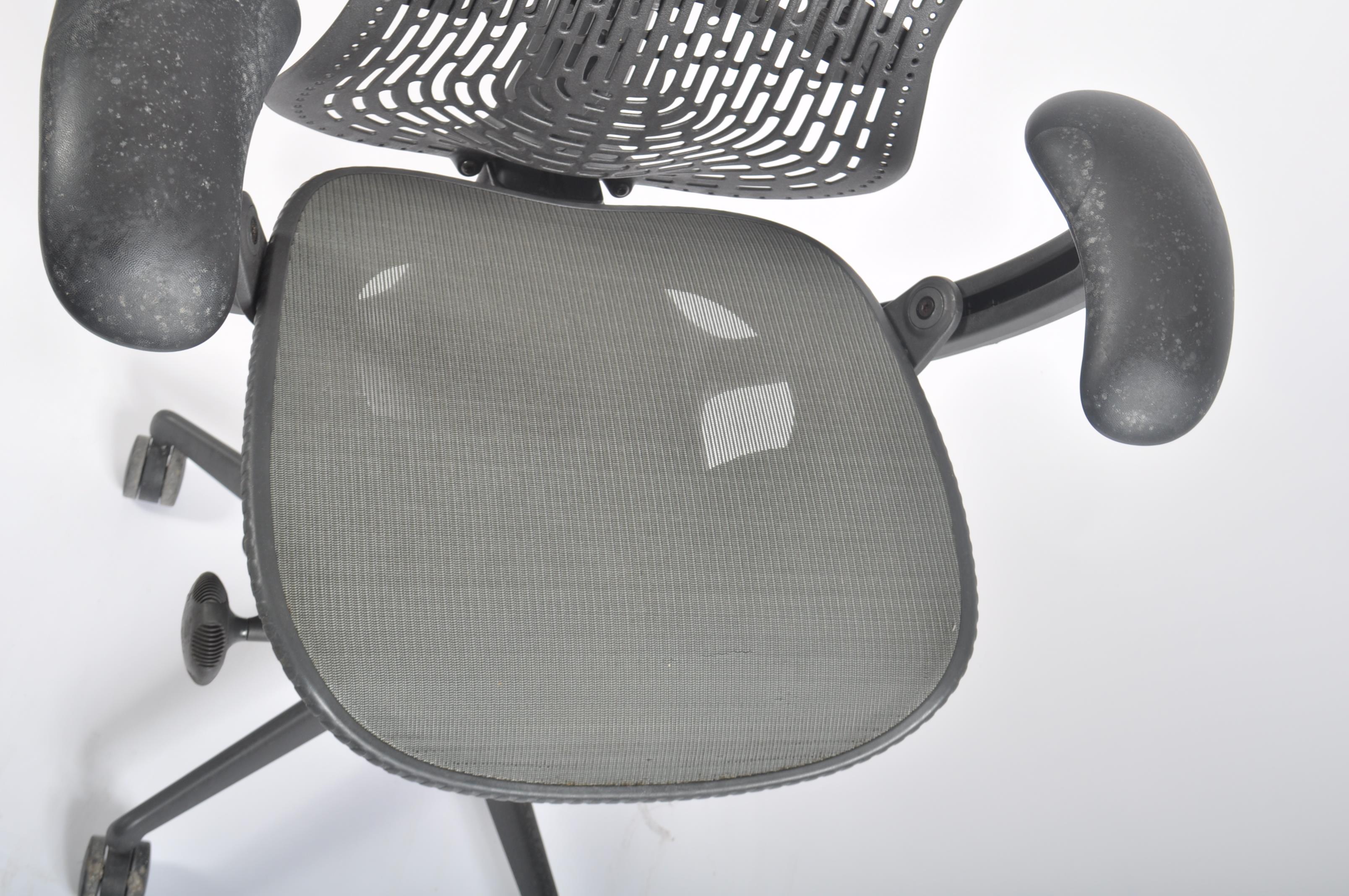 HERMAN MILLER - MIRRA 2 - SWIVEL OFFICE DESK CHAIR BY STUDIO 7.5 - Bild 3 aus 6