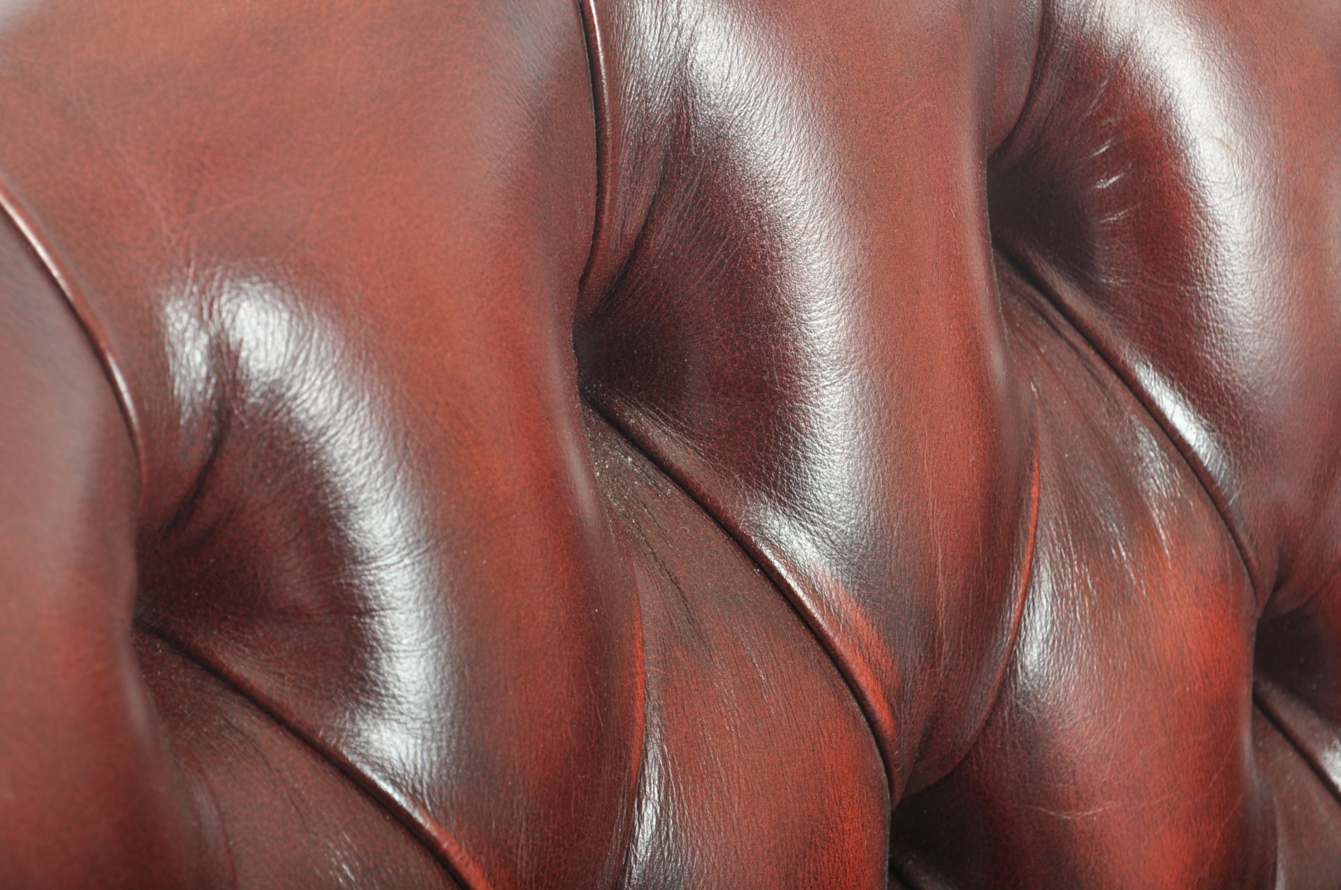 VINTAGE CHESTERFIELD QUEEN ANNE STYLE WINGBACK ARMCHAIR - Image 3 of 7