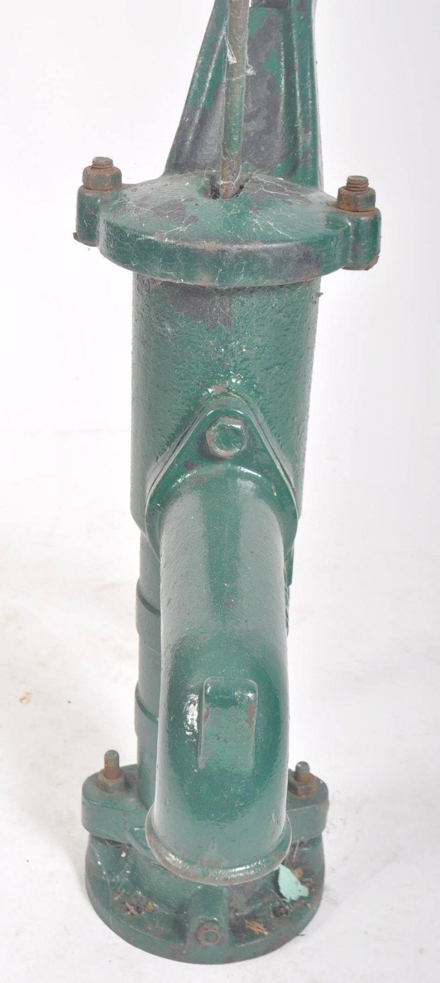 VINTAGE 20TH CENTURY CAST IRON FLOOR GARDEN WATER PUMP - Image 6 of 9