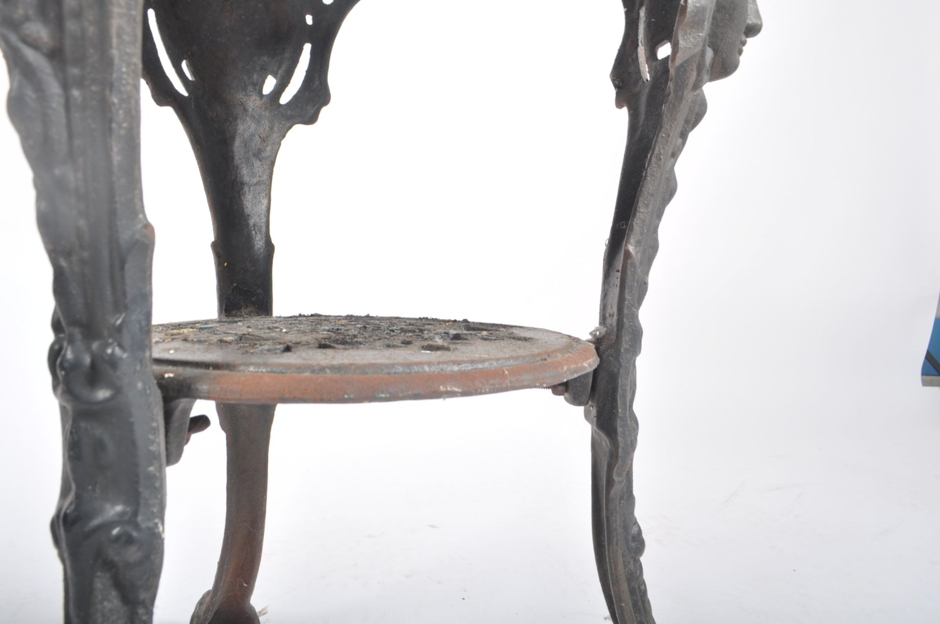 RETRO CAST IRON & CONCRETE BRITTANIA PUB GARDEN TABLE - Image 4 of 8