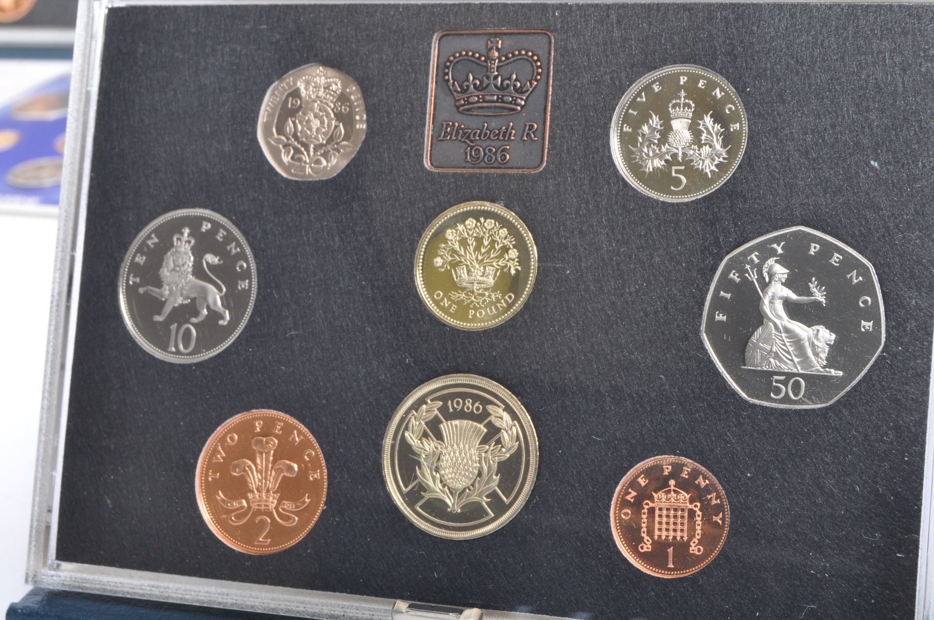 A COLLECTION OF LATE 20TH CENTURY UNCIRCULATED PROOF COINS - Bild 5 aus 6