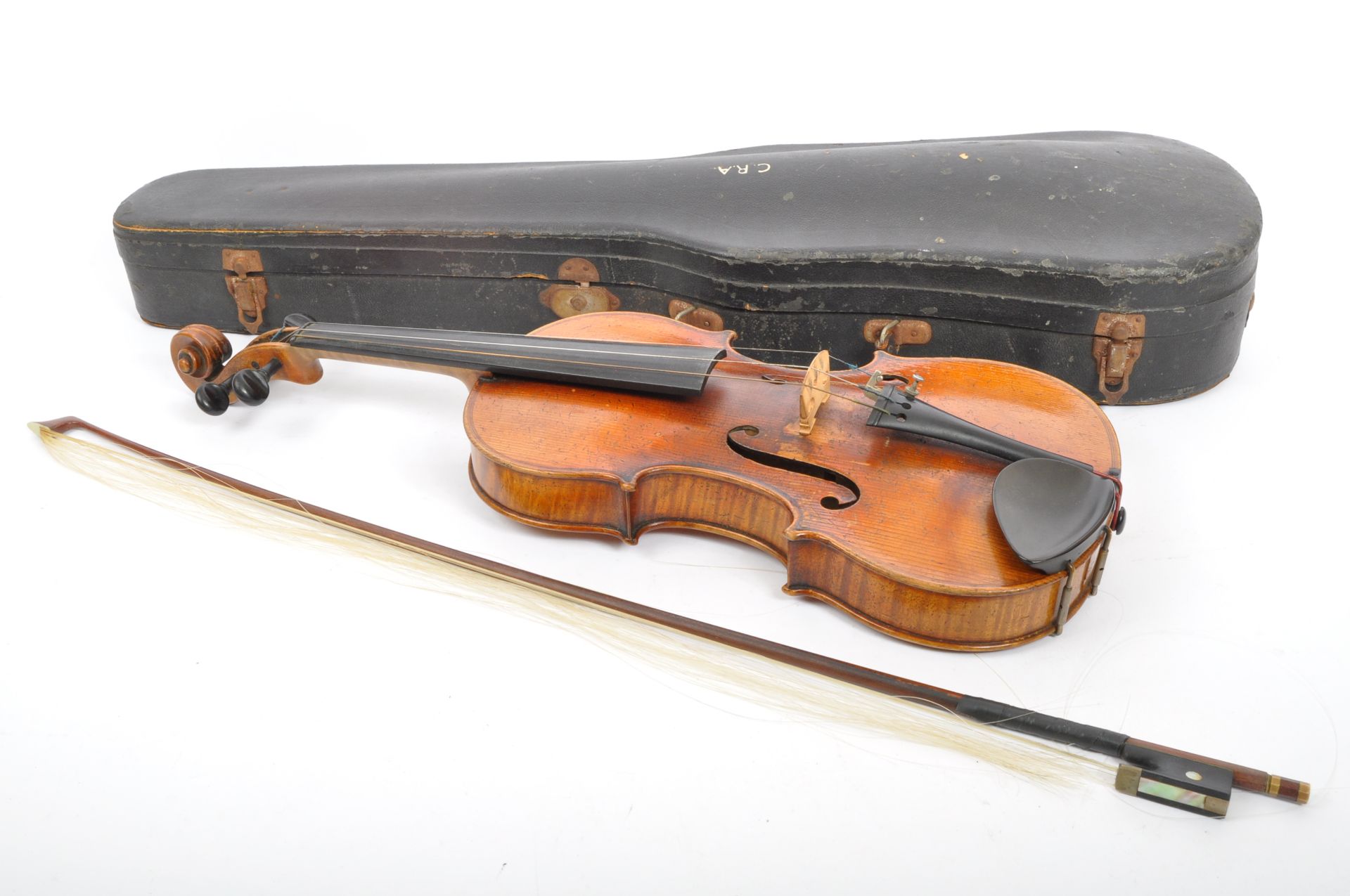 19TH CENTURY JOSEPH GUARNERIUS VIOLIN WITH BOW