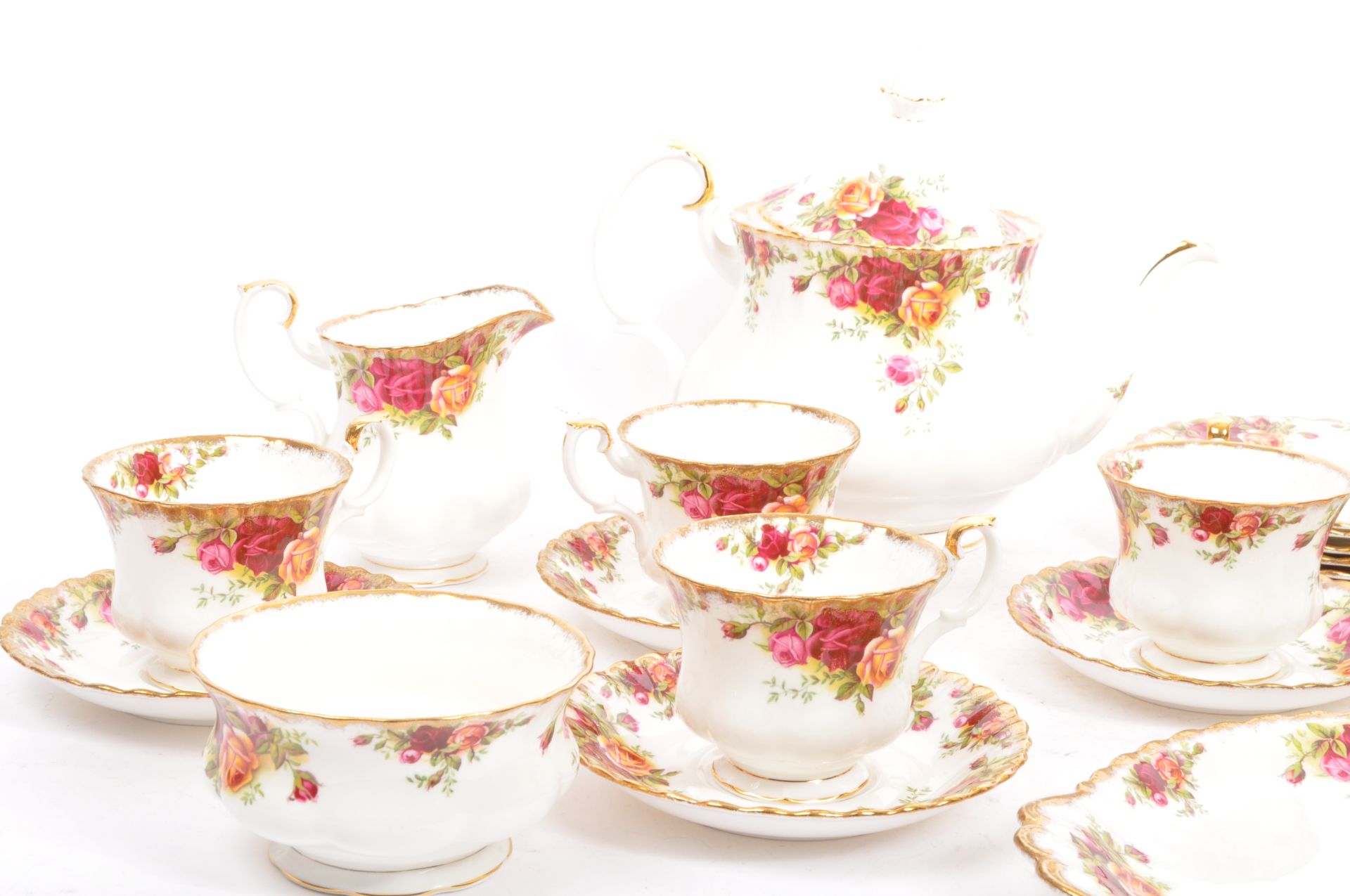 VINTAGE ROYAL ALBERT OLD COUNTRY ROSES 6 PIECE TEA SET - Image 2 of 8