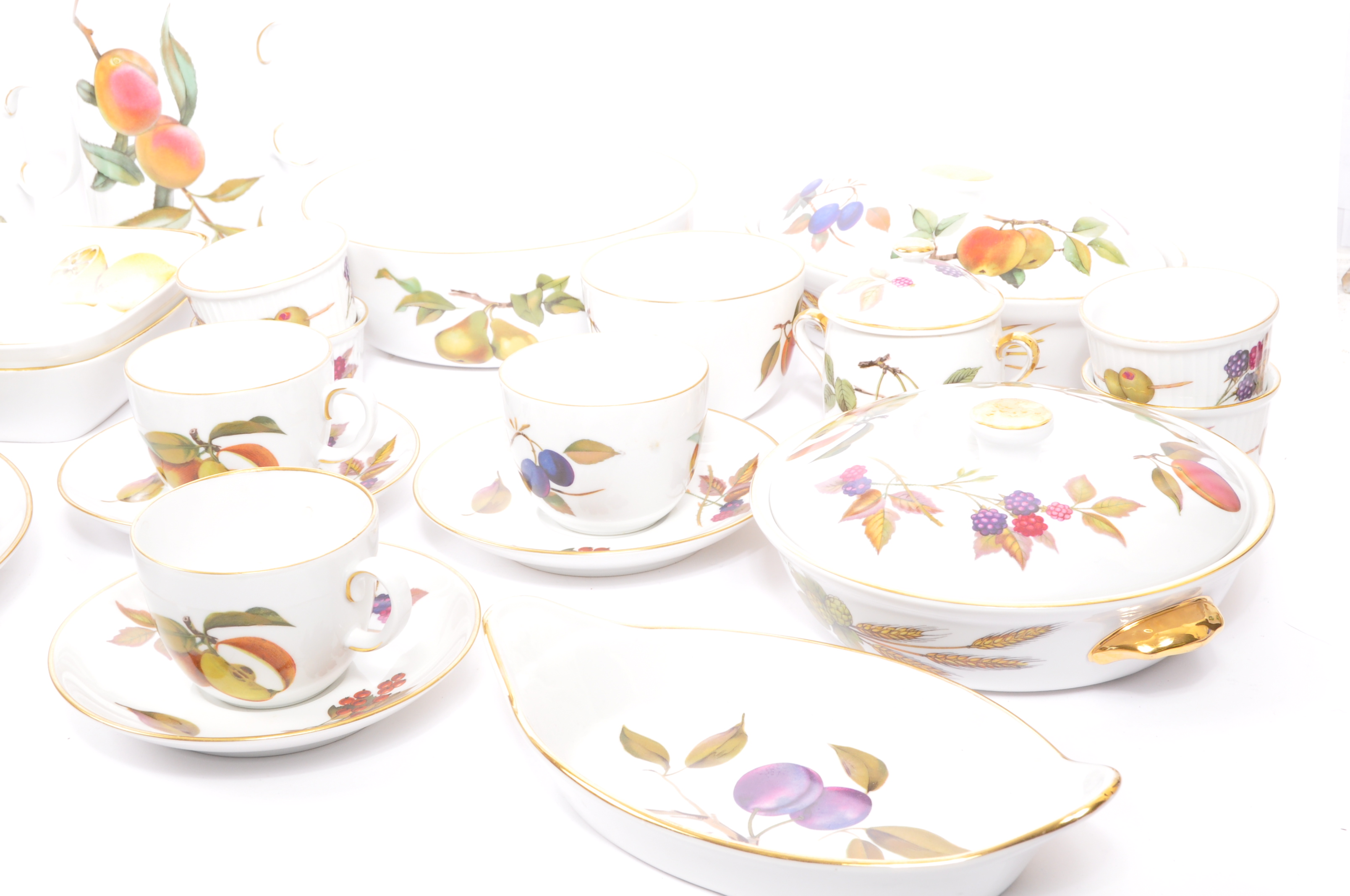 A LATE 20TH CENTURY ROYAL WORCESTER EVESHAM DINNER SERVICE - Bild 2 aus 8