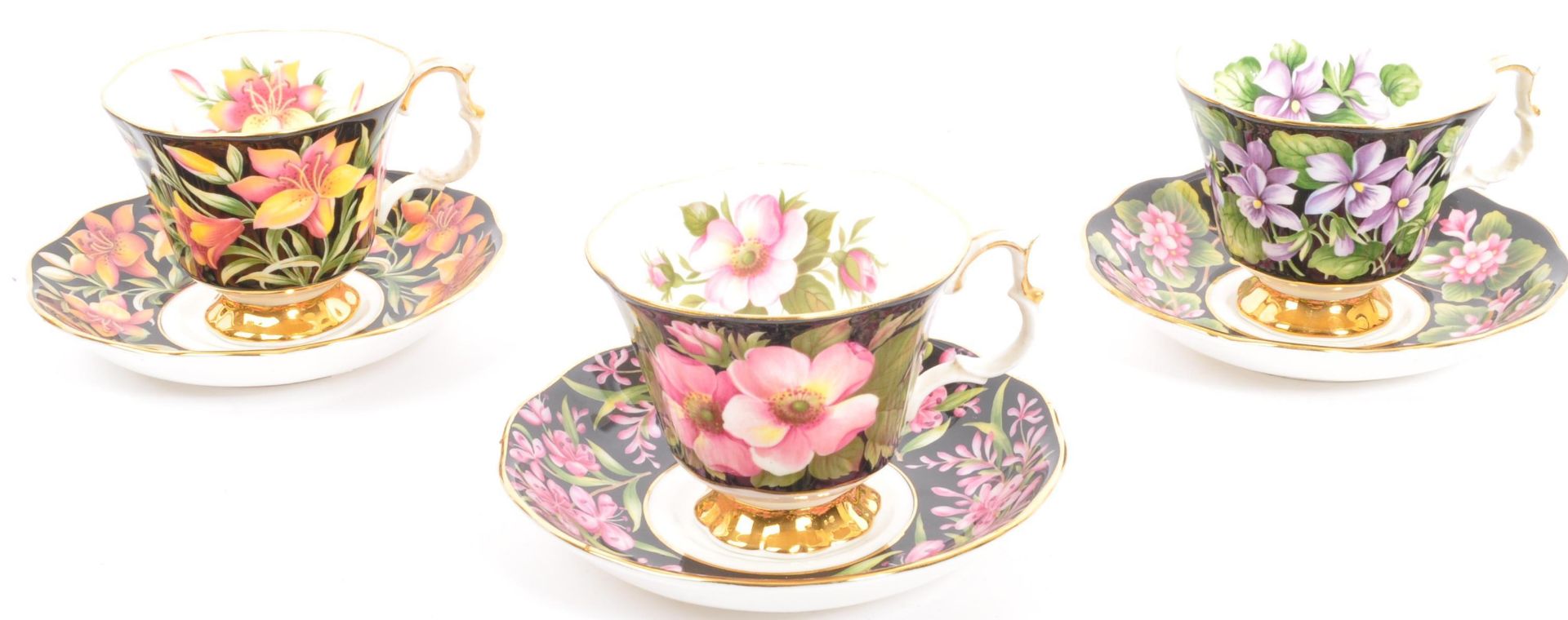 COLLECTION OF ROYAL ALBERT OLD COUNTRY ROSES CHINA - Image 5 of 6
