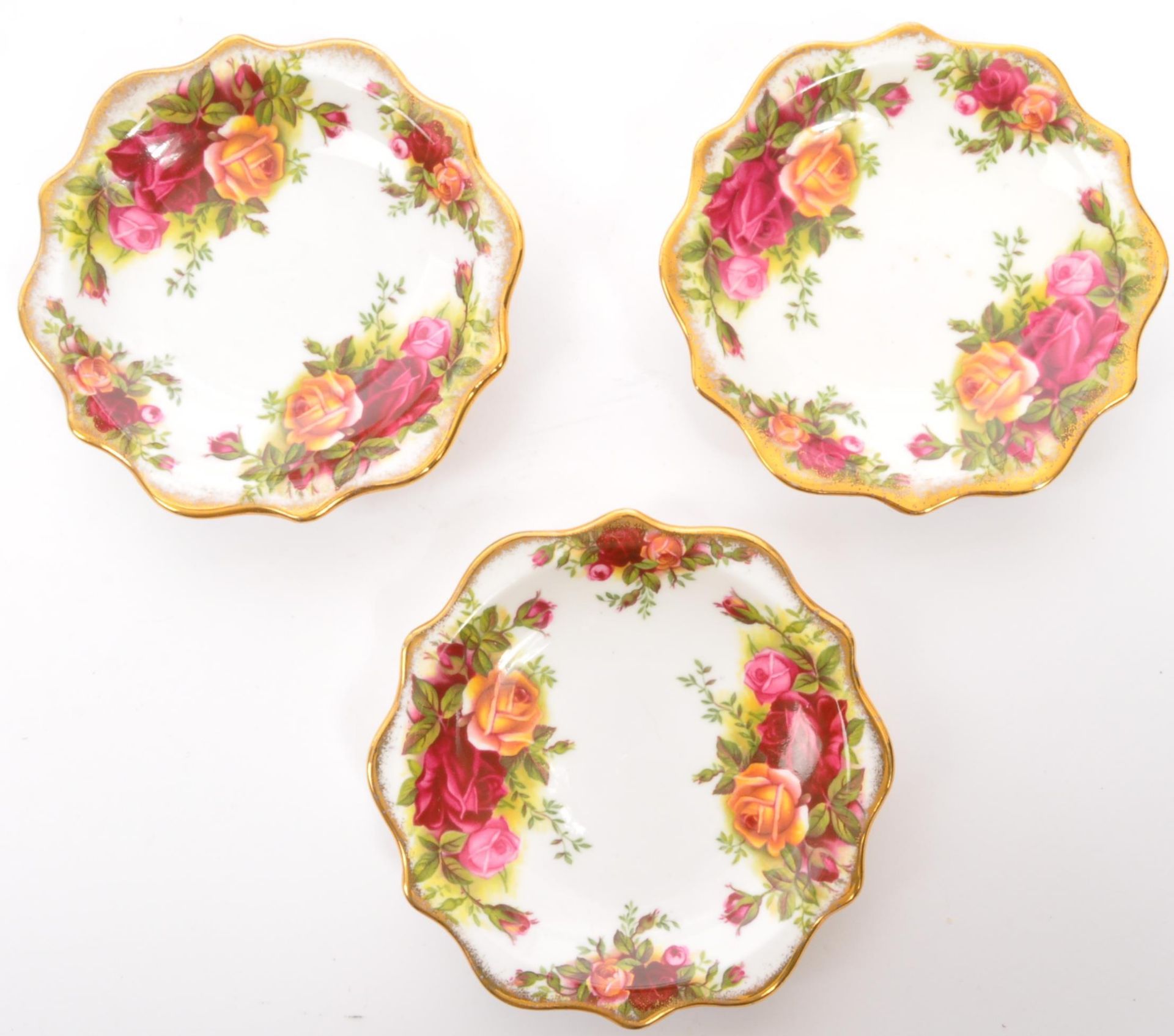 COLLECTION OF ROYAL ALBERT OLD COUNTRY ROSES CHINA - Image 3 of 6