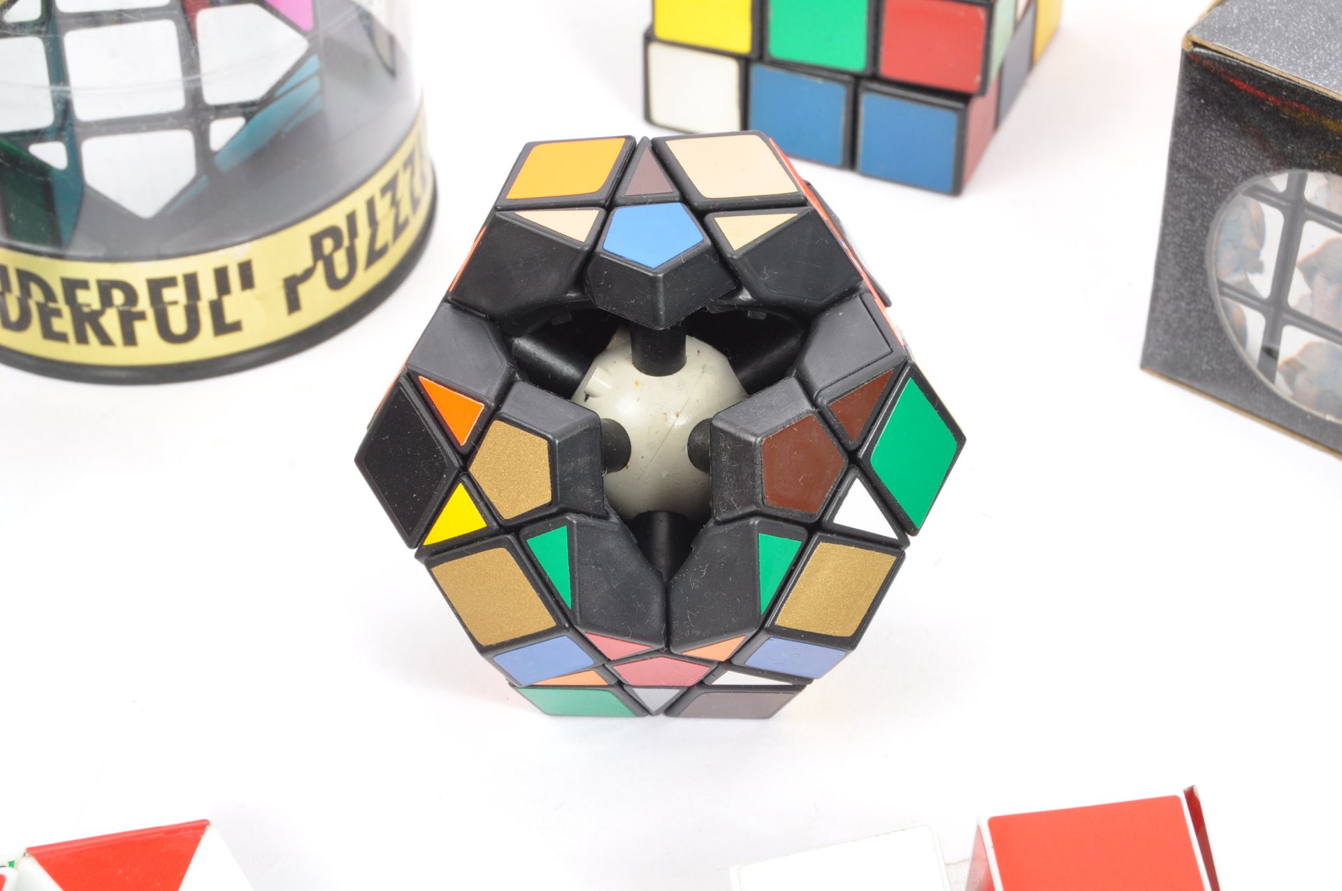 COLLECTION OF LATE 20TH CENTURY RUBIK'S CUBE & OTHER PUZZLES - Bild 3 aus 7