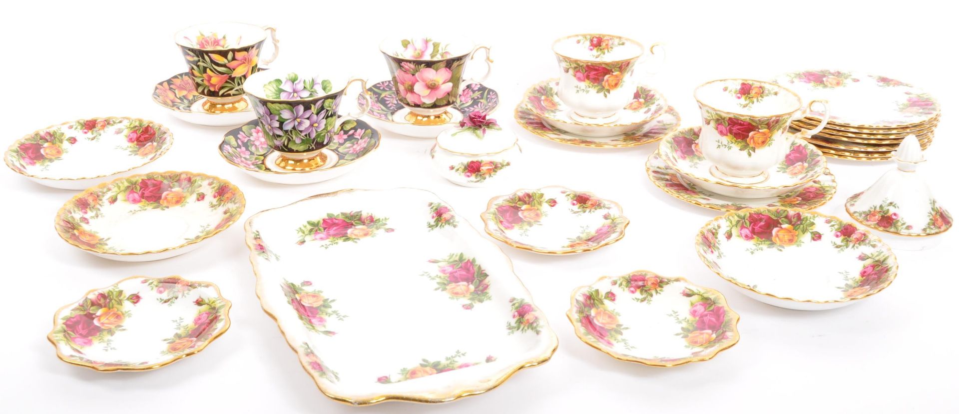 COLLECTION OF ROYAL ALBERT OLD COUNTRY ROSES CHINA