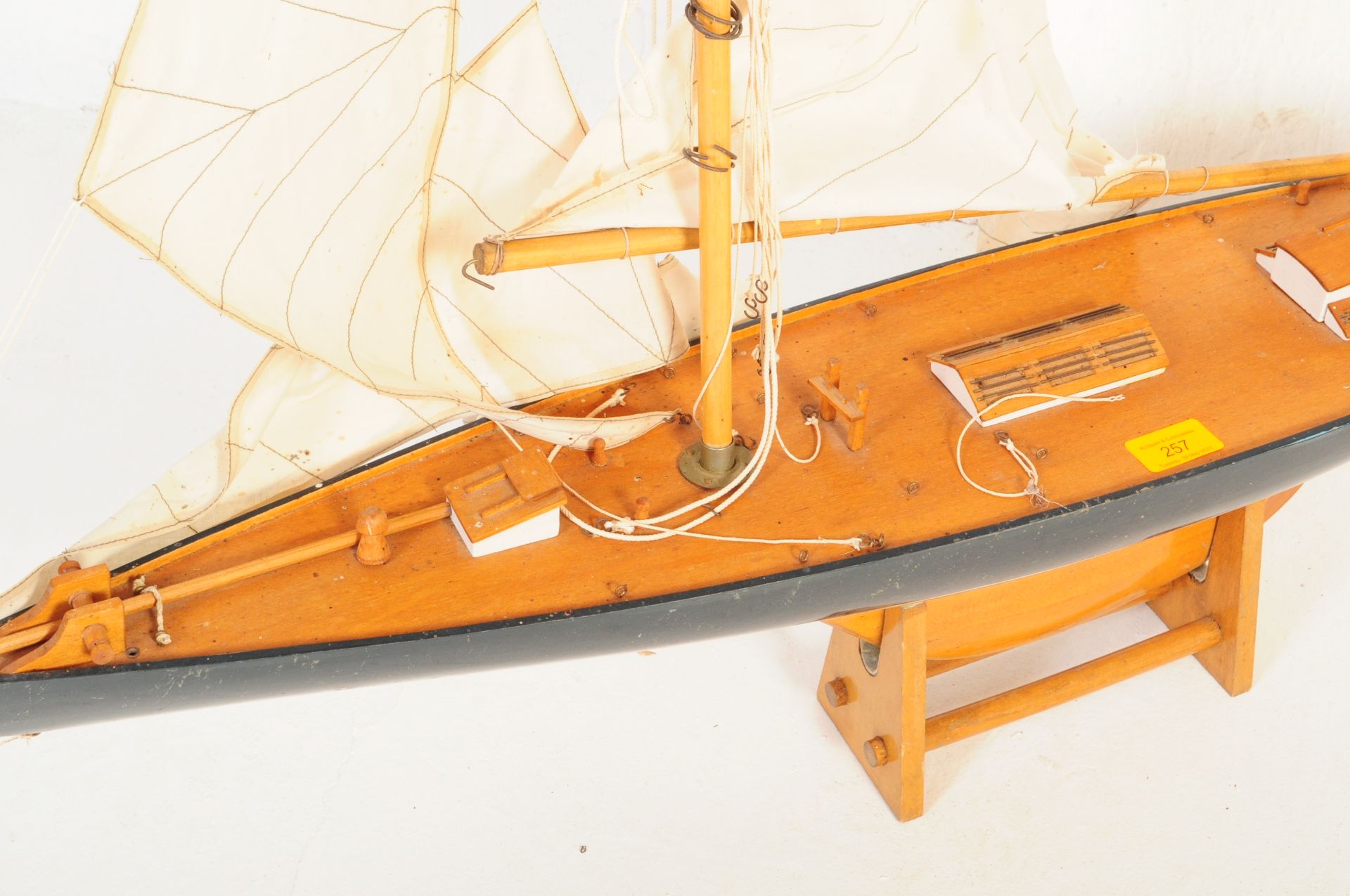 20TH CENTURY WOODEN SCRATCH BUILT MODEL BOAT - Image 3 of 5