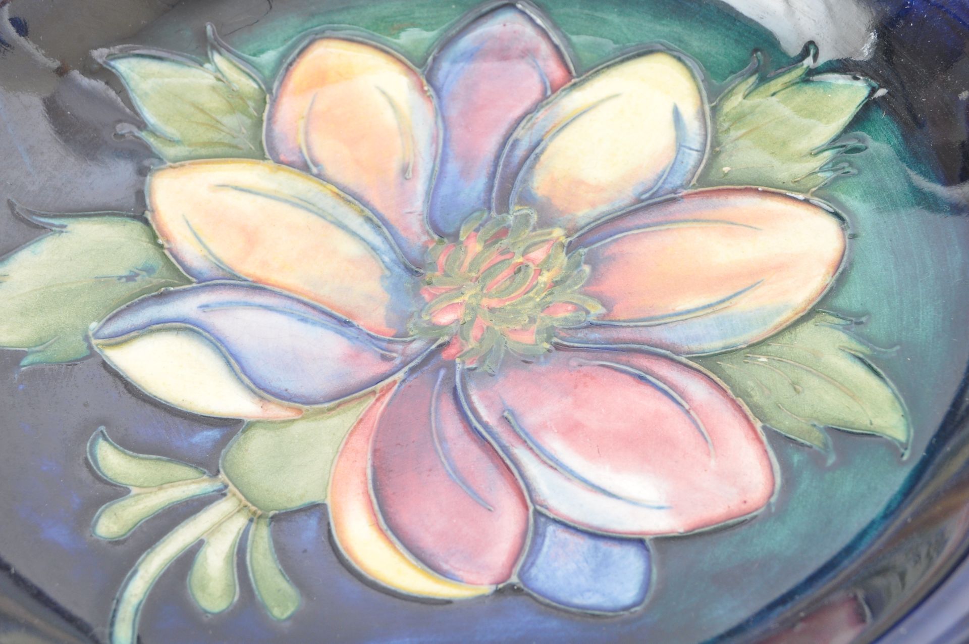 MOORCROFT POTTERY - ORCHID CERAMIC DISPLAY PLATE - Image 3 of 5