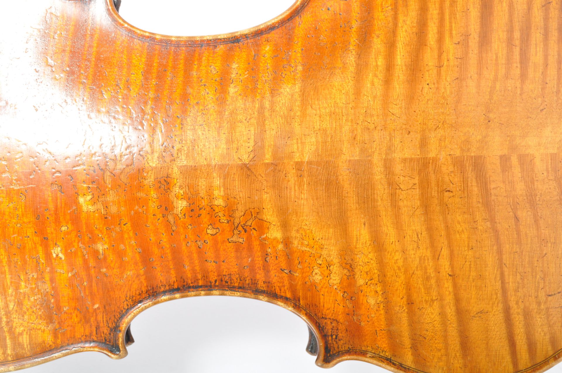 19TH CENTURY JOSEPH GUARNERIUS VIOLIN WITH BOW - Bild 5 aus 7