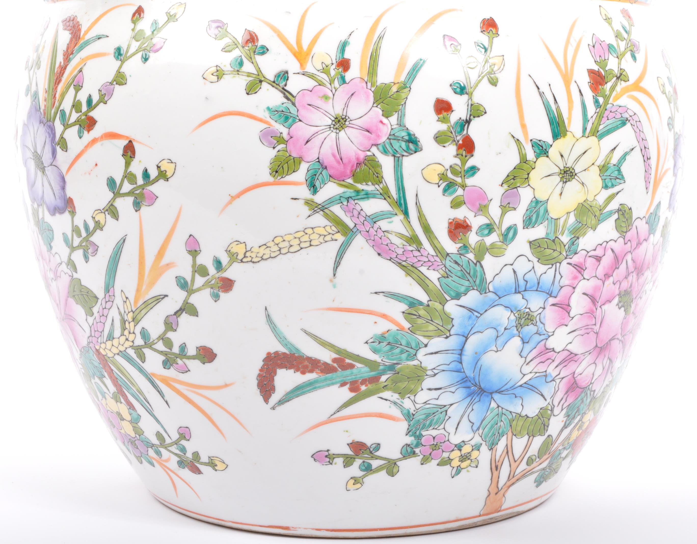 EARLY 20TH CENTURY CHINESE HAND PAINTED FLORAL PLANTER - Image 5 of 5