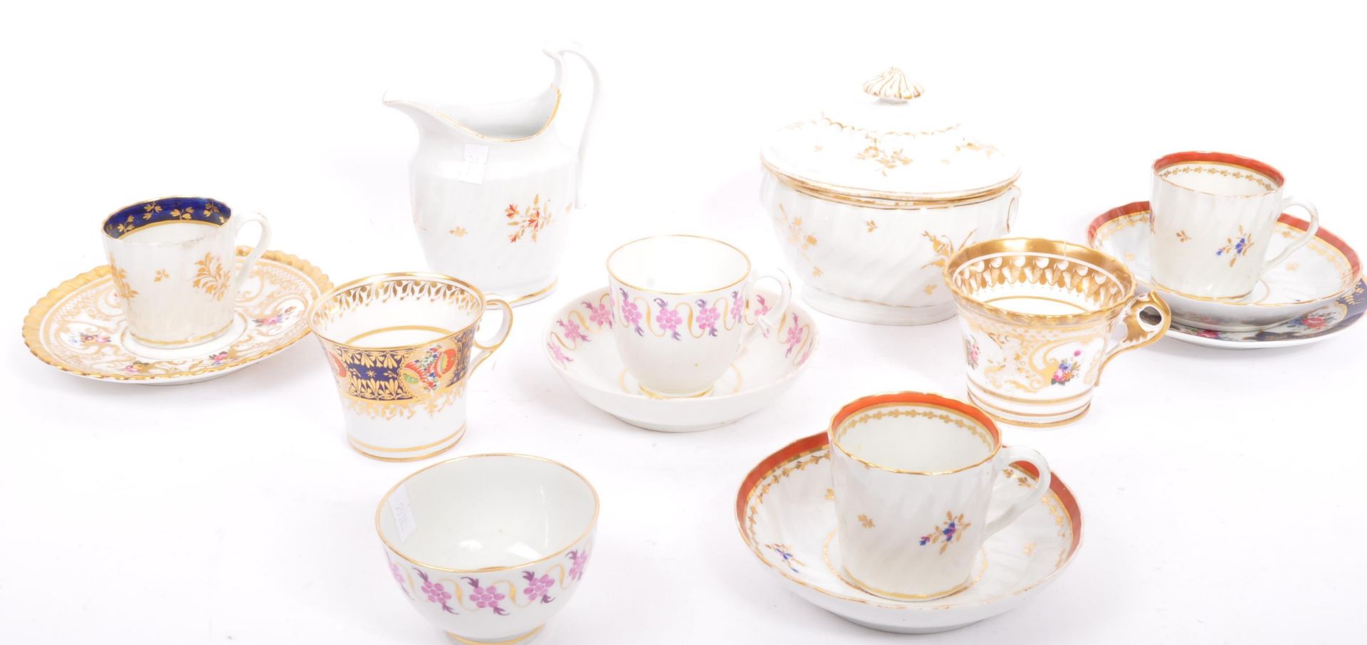 COLLECTION OF 18TH & 19TH CENTURY CHAMBERLAIN CUPS & SAUCERS