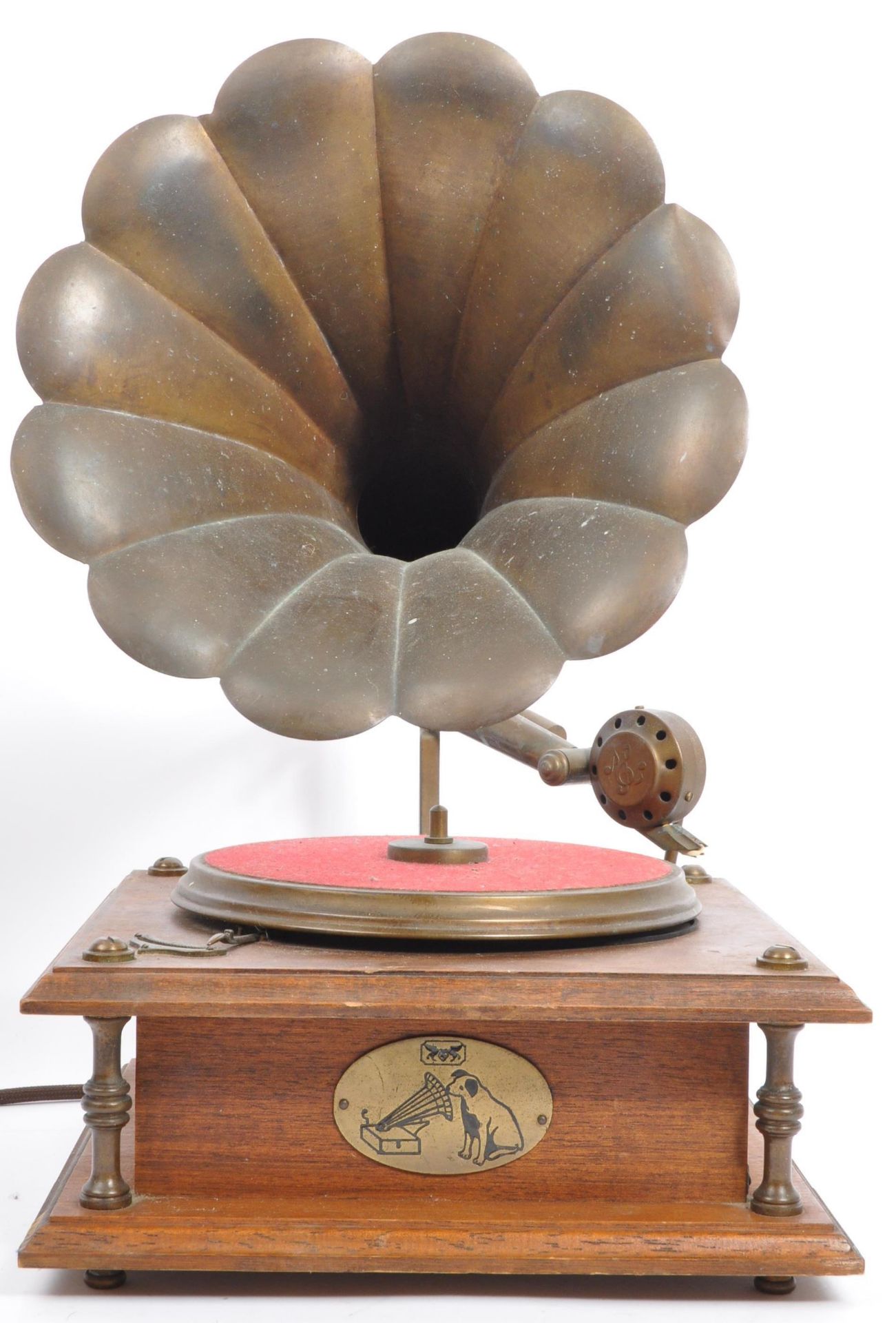 A VINTAGE REPRODUCTION RECORD PLAYER TURNTABLE GRAMOPHONE