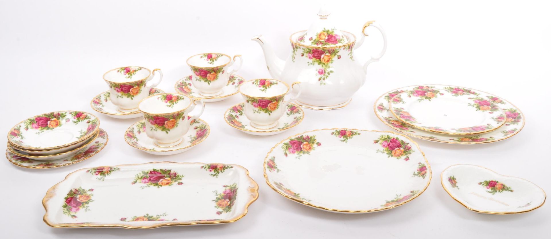 20TH CENTURY BONE CHINA ROYAL ALBERT OLD COUNTRY ROSES SET