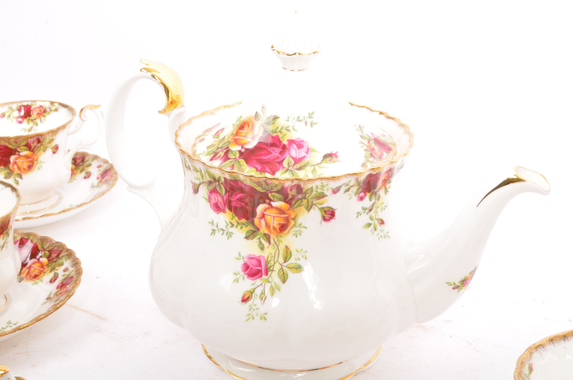 VINTAGE ROYAL ALBERT OLD COUNTRY ROSES 6 PIECE TEA SET - Image 5 of 8