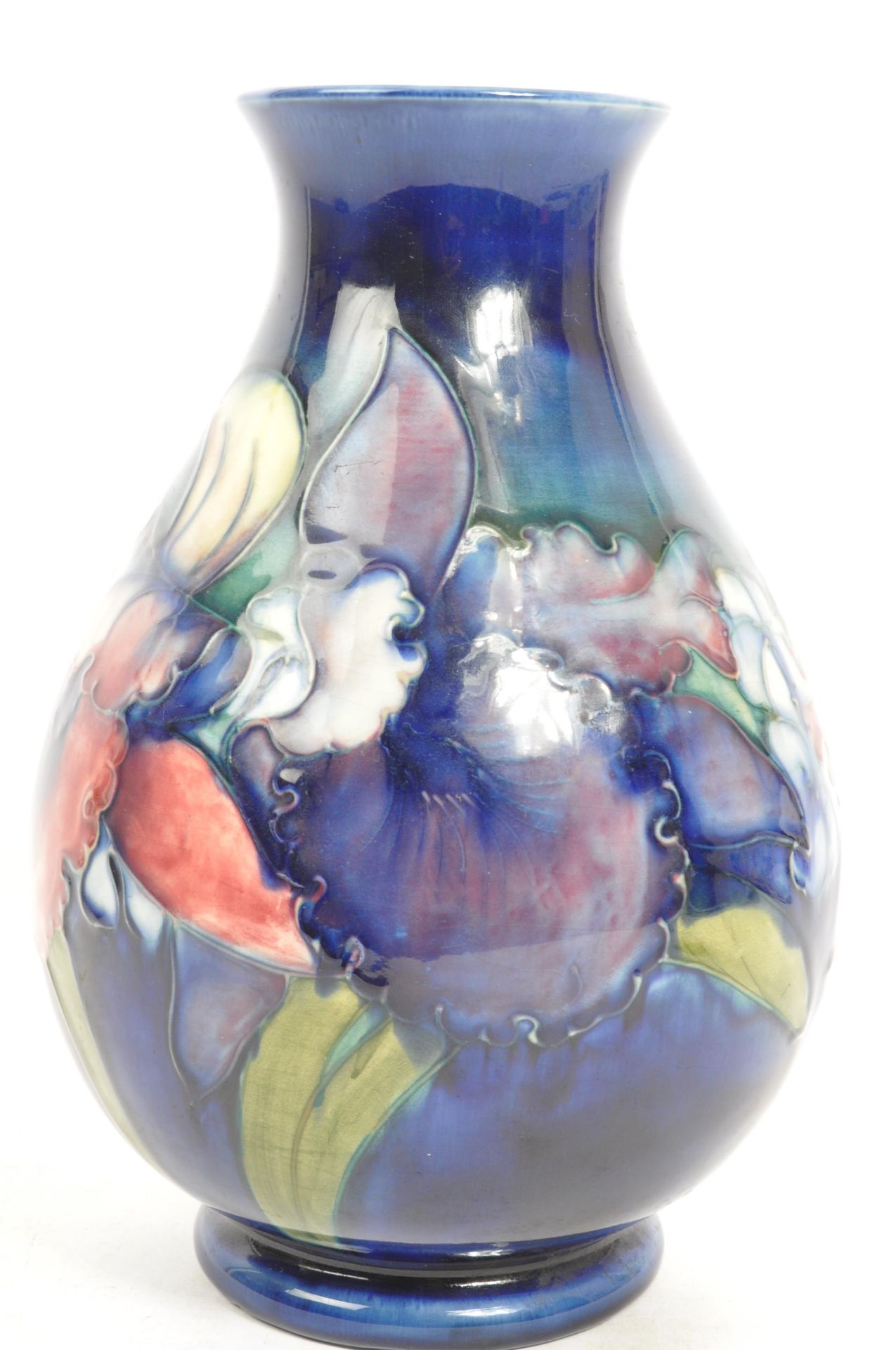 MOORCROFT POTTERY - VINTAGE 20TH CENTURY ORCHID VASE - Image 4 of 6