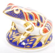 20TH CENTURY CROWN DERBY TOAD PAPERWEIGHT