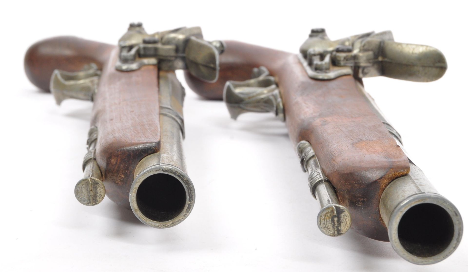 PAIR OF 18TH CENURY REPLICA FLINTLOCK PISTOLS - Bild 5 aus 5