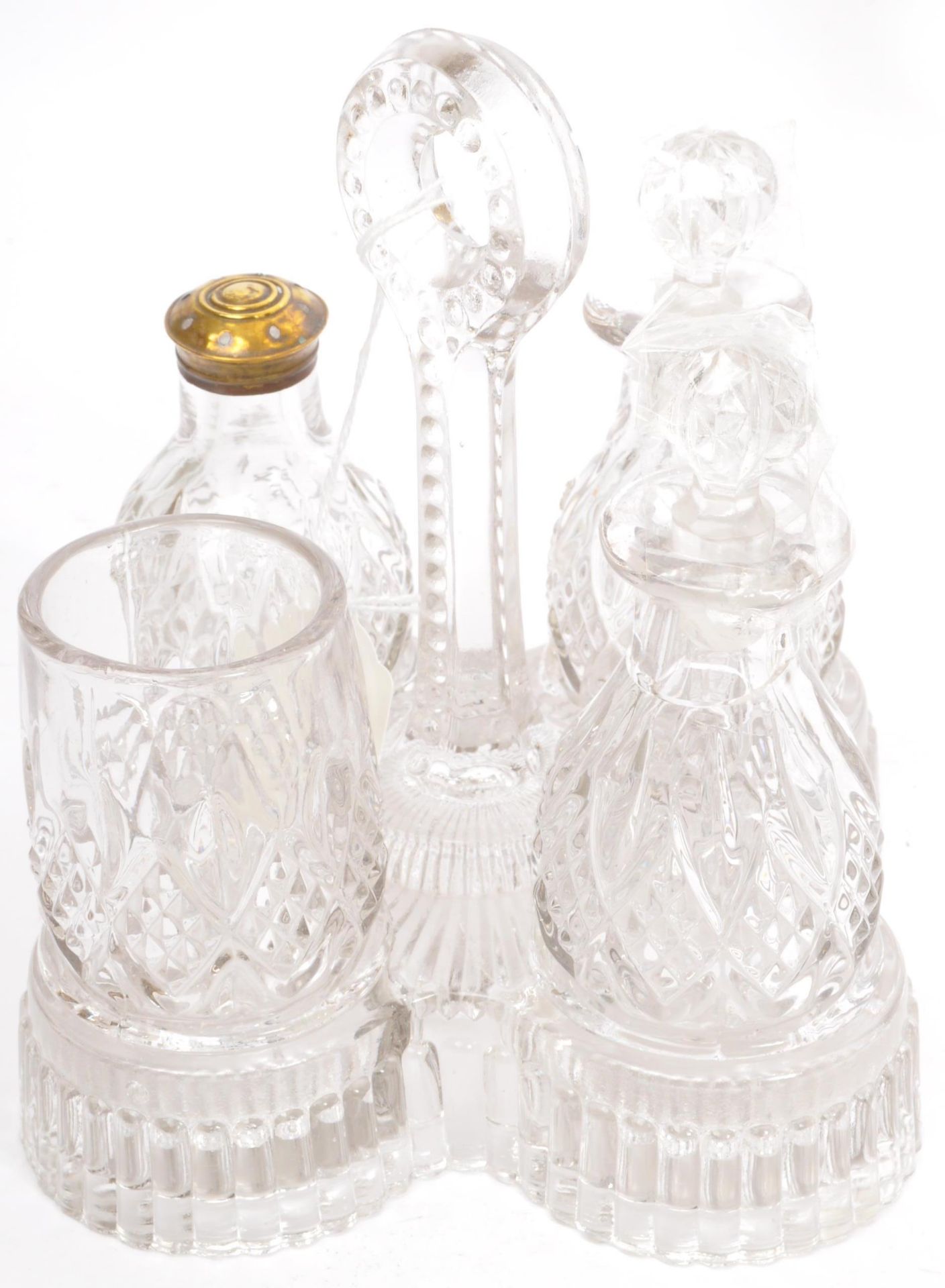 A LARGE COLLECTION OF CUT GLASS DECANTERS AND OTHER ITEMS - Bild 3 aus 8