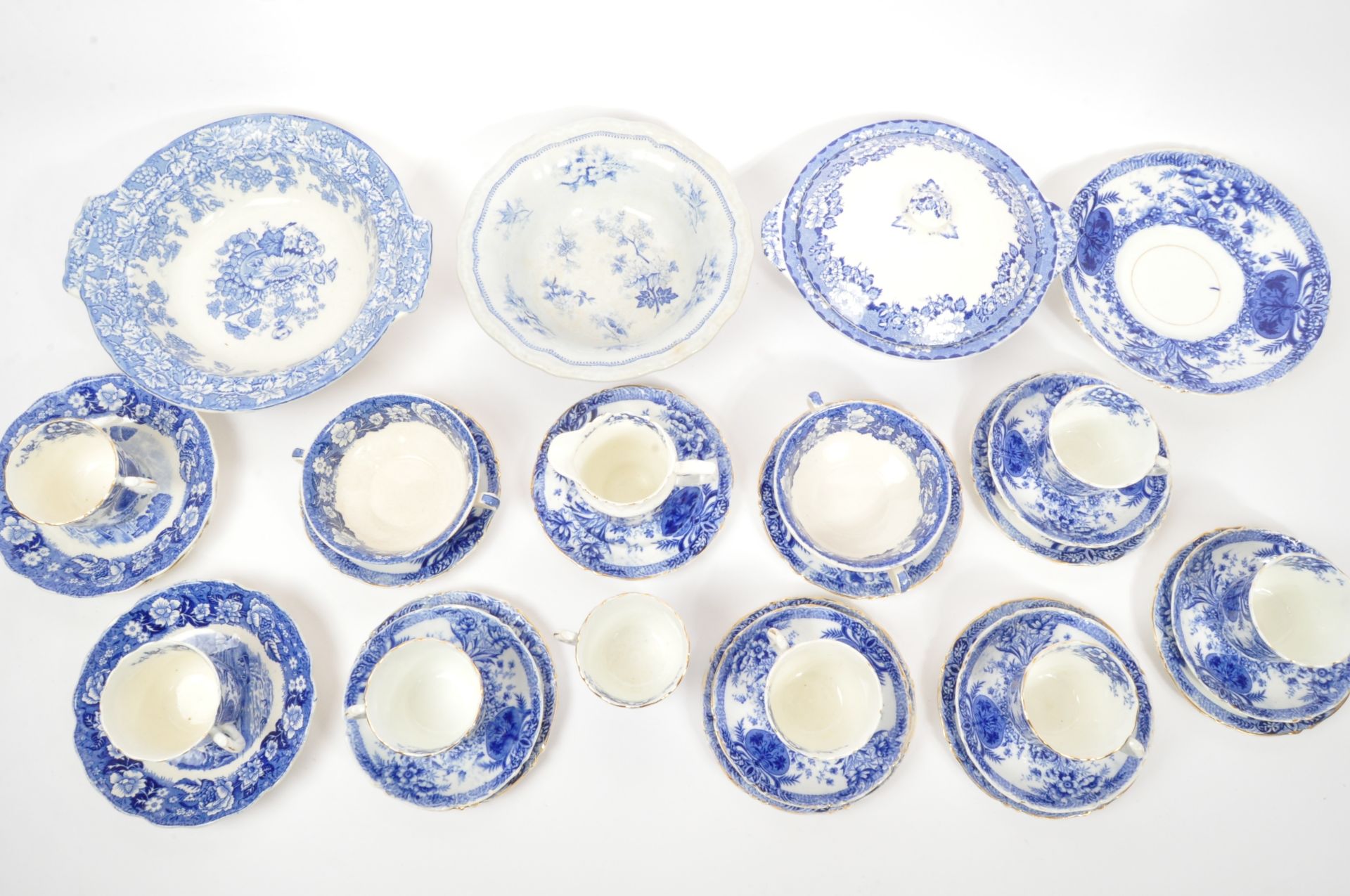 COLLECTION OF 19TH CENTURY BLUE & WHITE CHINA - Image 2 of 9