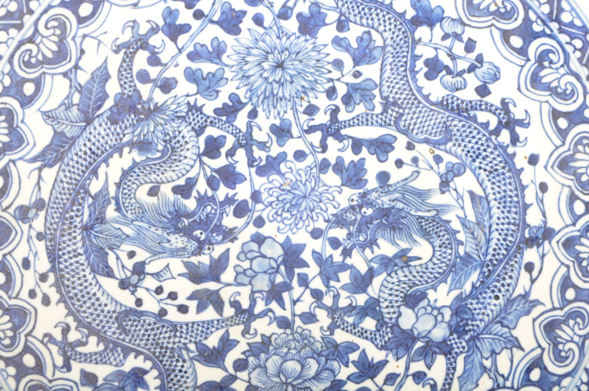 TWO VINTAGE 20TH CENTURY ASIAN CHINESE BLUE & WHITE CHARGERS - Image 6 of 9