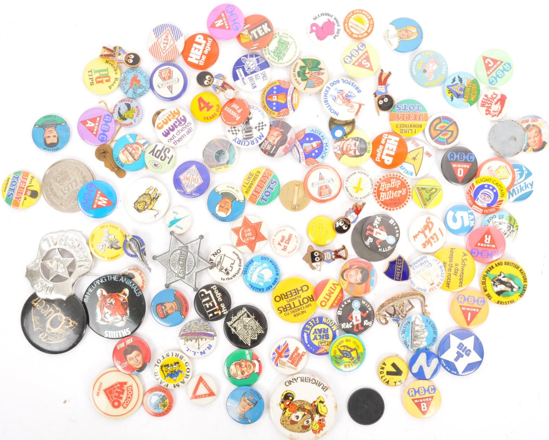 COLLECTION OF ADVERTISING & LOCAL INTEREST BADGES