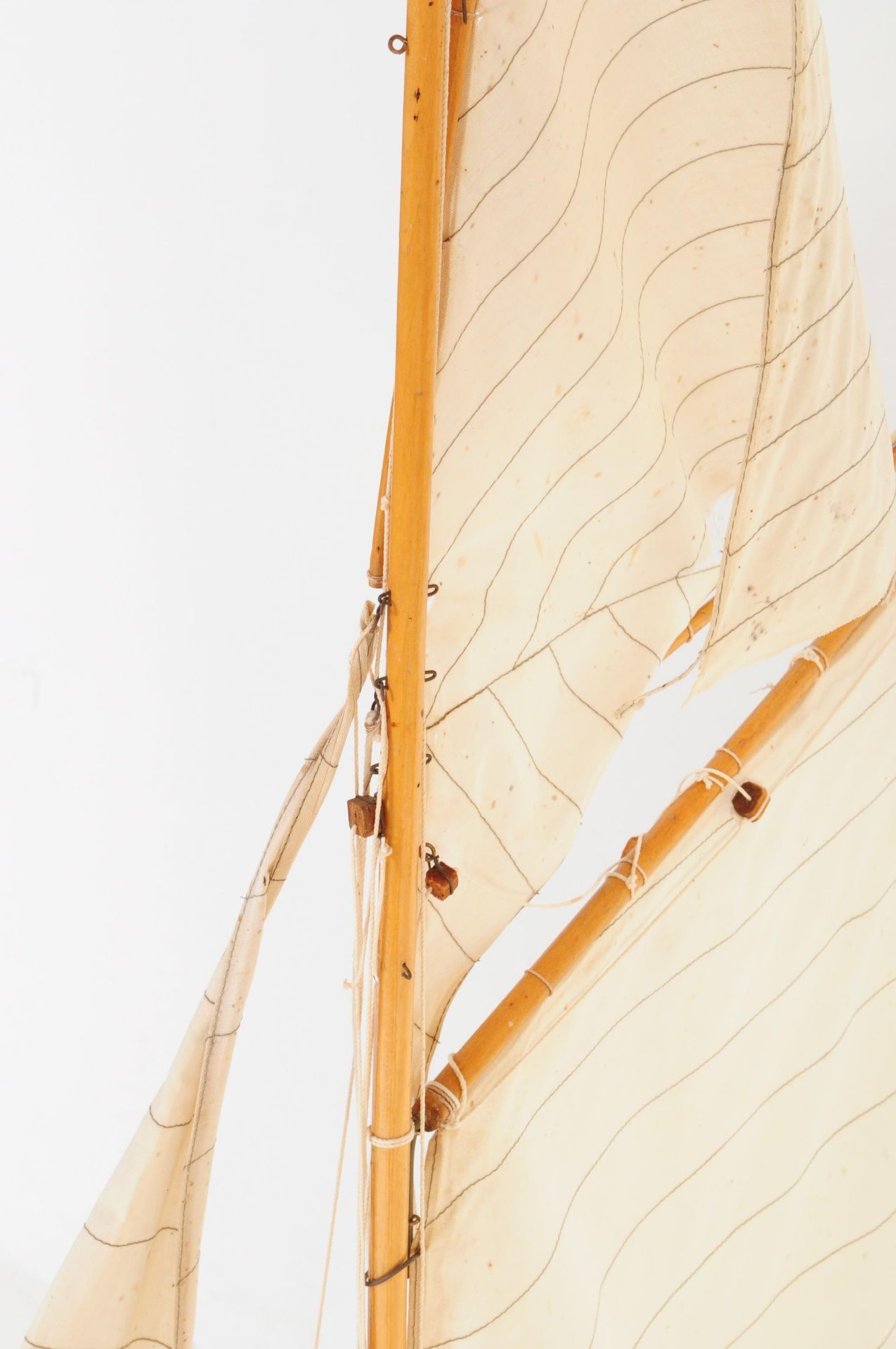 20TH CENTURY WOODEN SCRATCH BUILT MODEL BOAT - Image 5 of 5