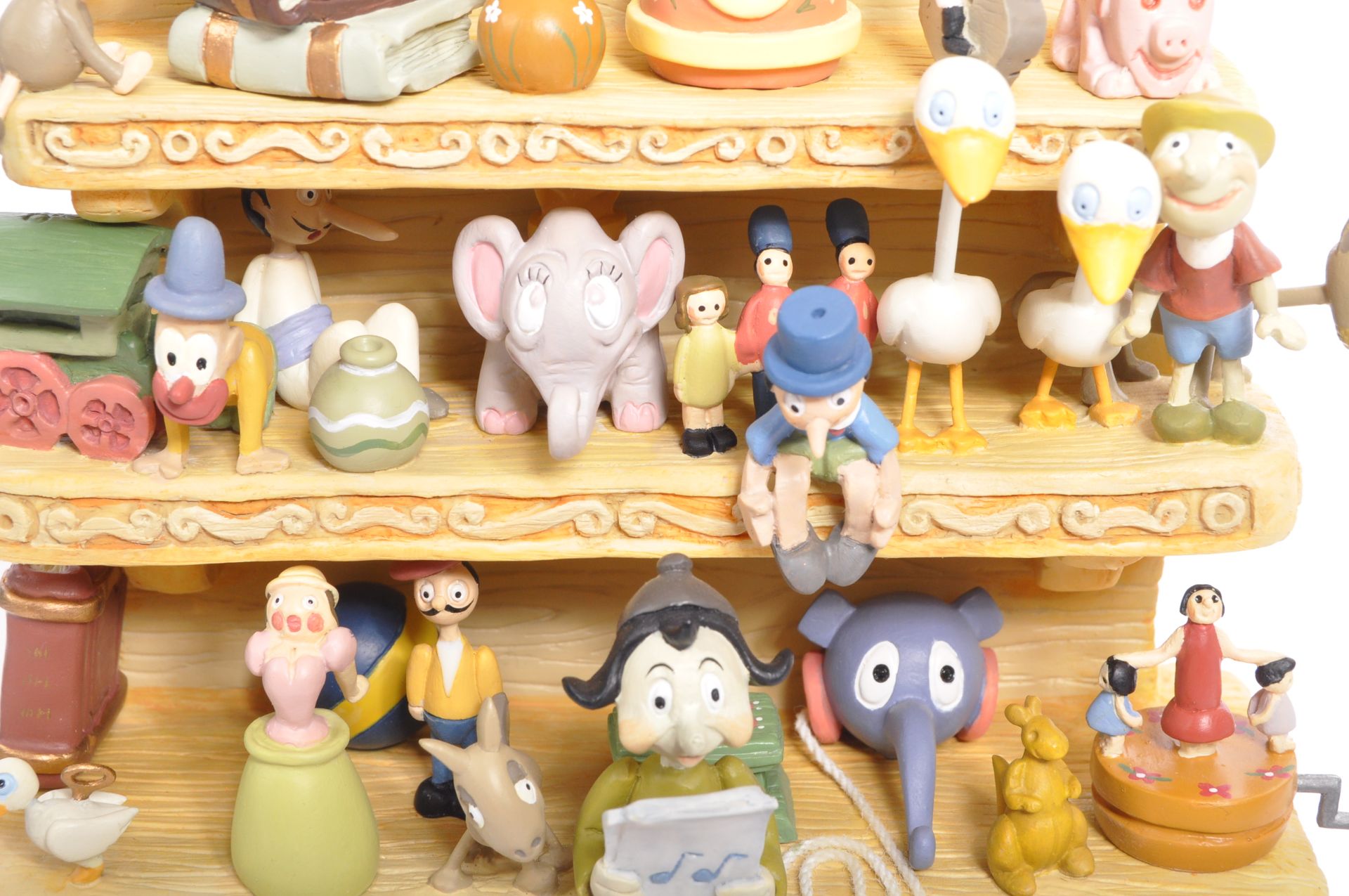 CLASSICS WALT DISNEY COLLECTIONS - PAINTED PORCELAIN FIGURES - Image 3 of 8