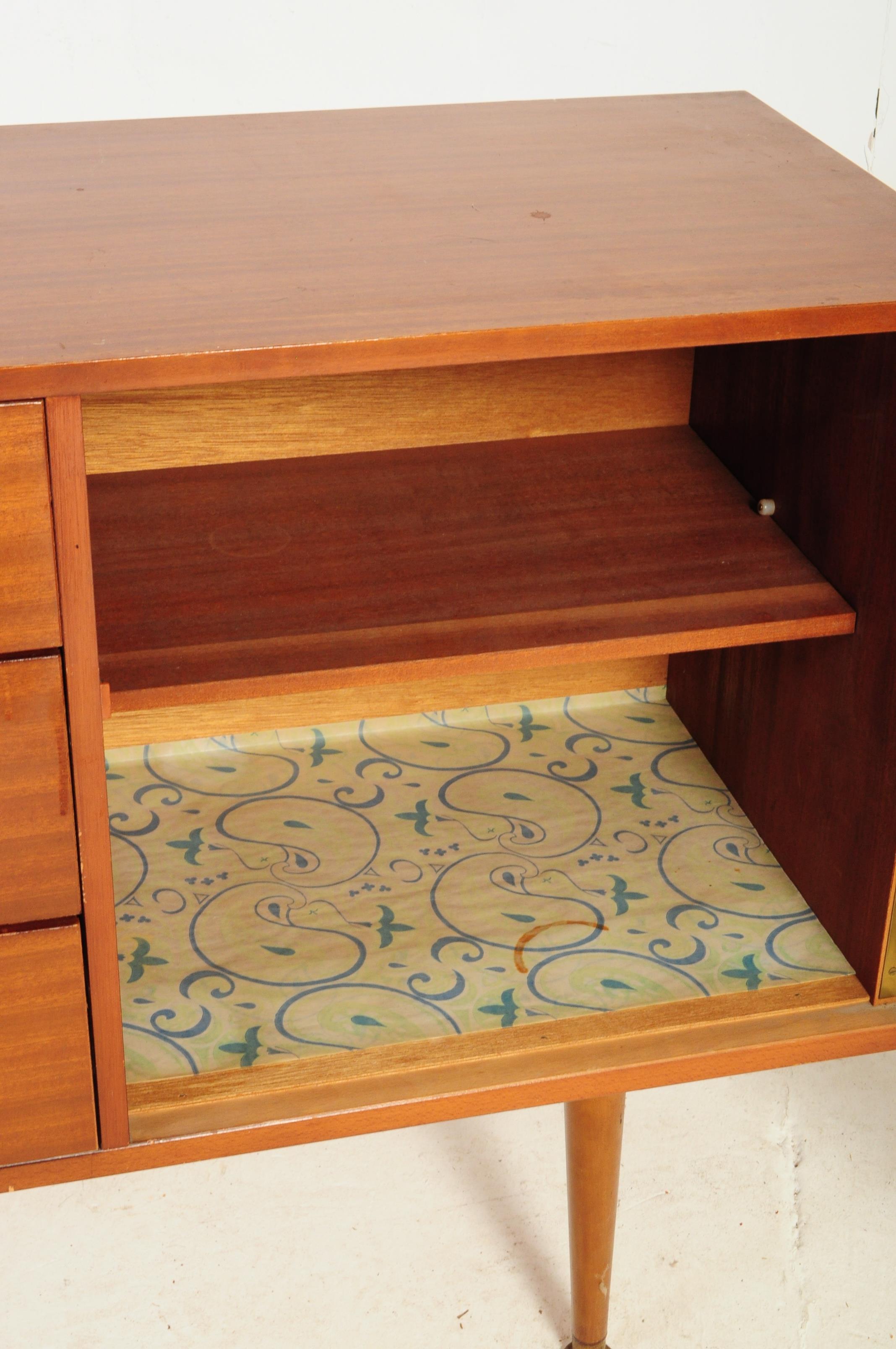 A RETRO VINTAGE 1970 WOODEN SIDEBOARD WITH FORMICA COVERED DOORS - Image 5 of 5