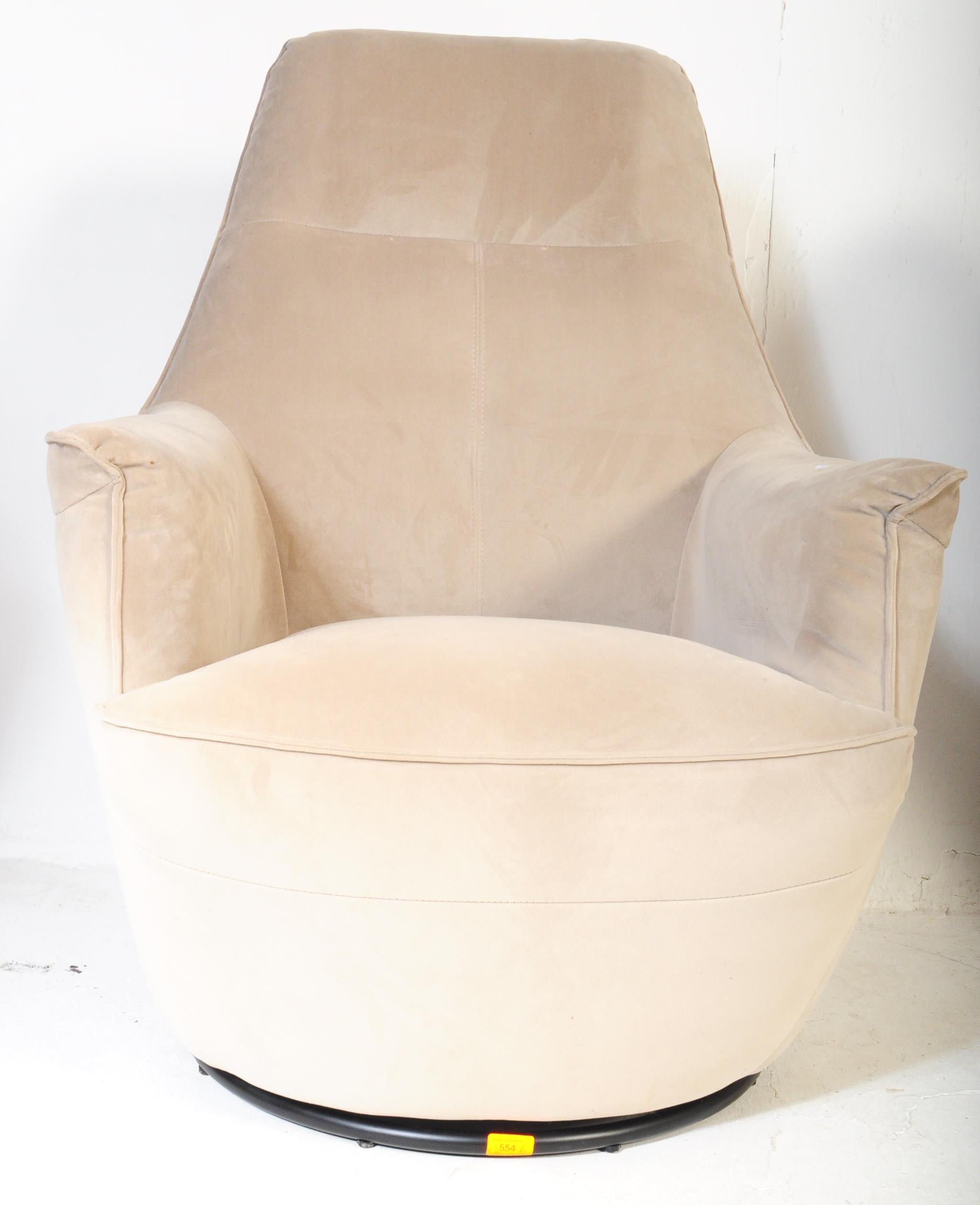 PAIR OF CONTEMPORARY VINTAGE STYLE SWIVEL ARMCHAIRS - Image 4 of 5