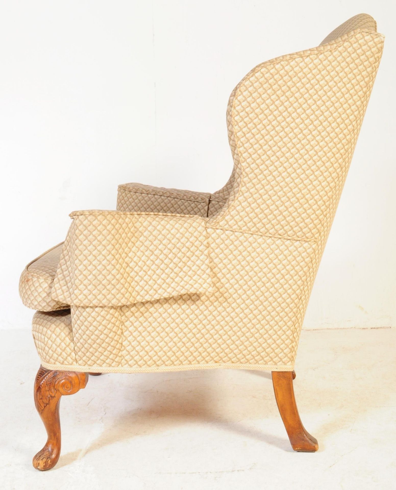20TH CENTURY UPHOLSTERED WINGBACK ARMCHAIR - Image 6 of 6