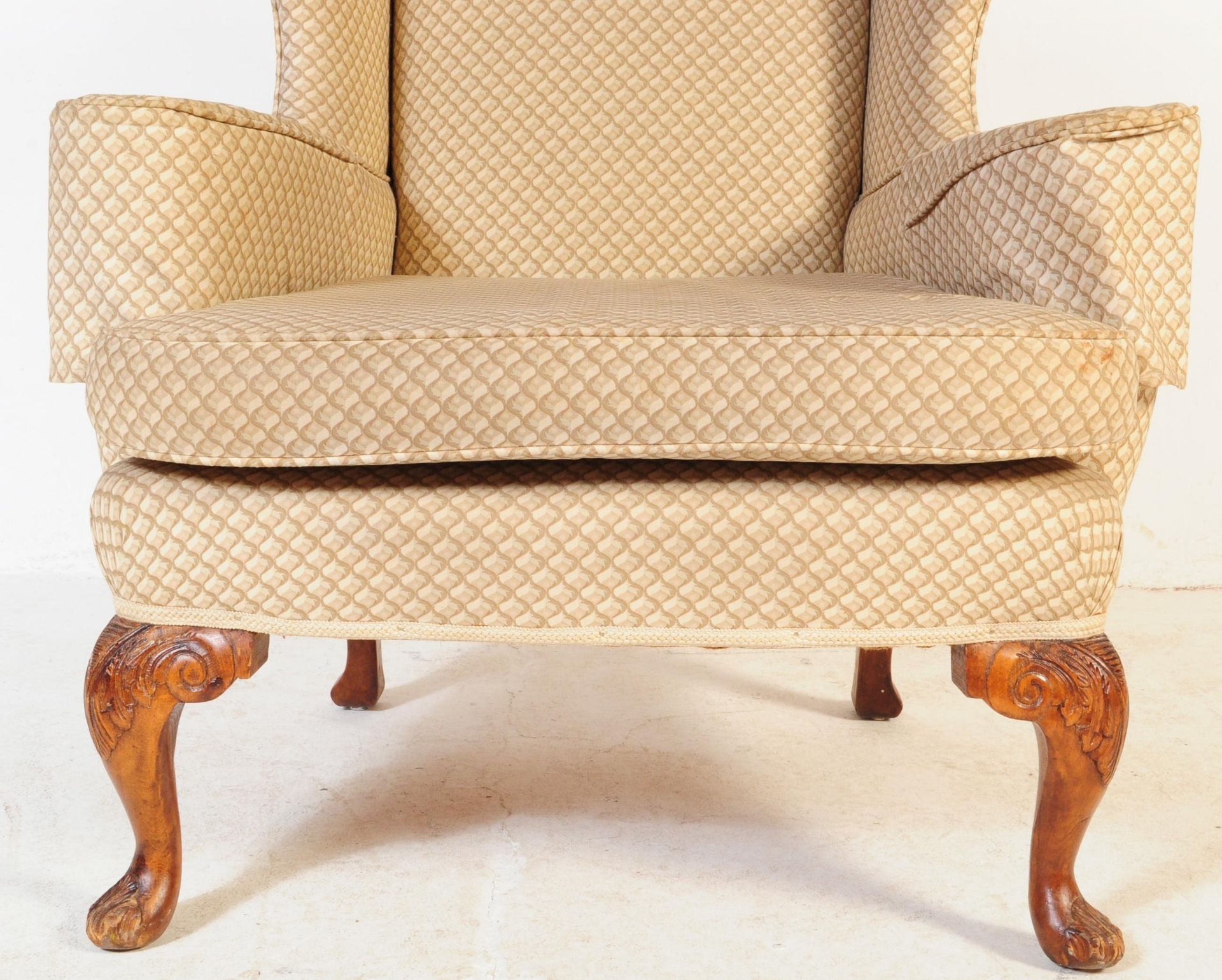 20TH CENTURY UPHOLSTERED WINGBACK ARMCHAIR - Image 5 of 6