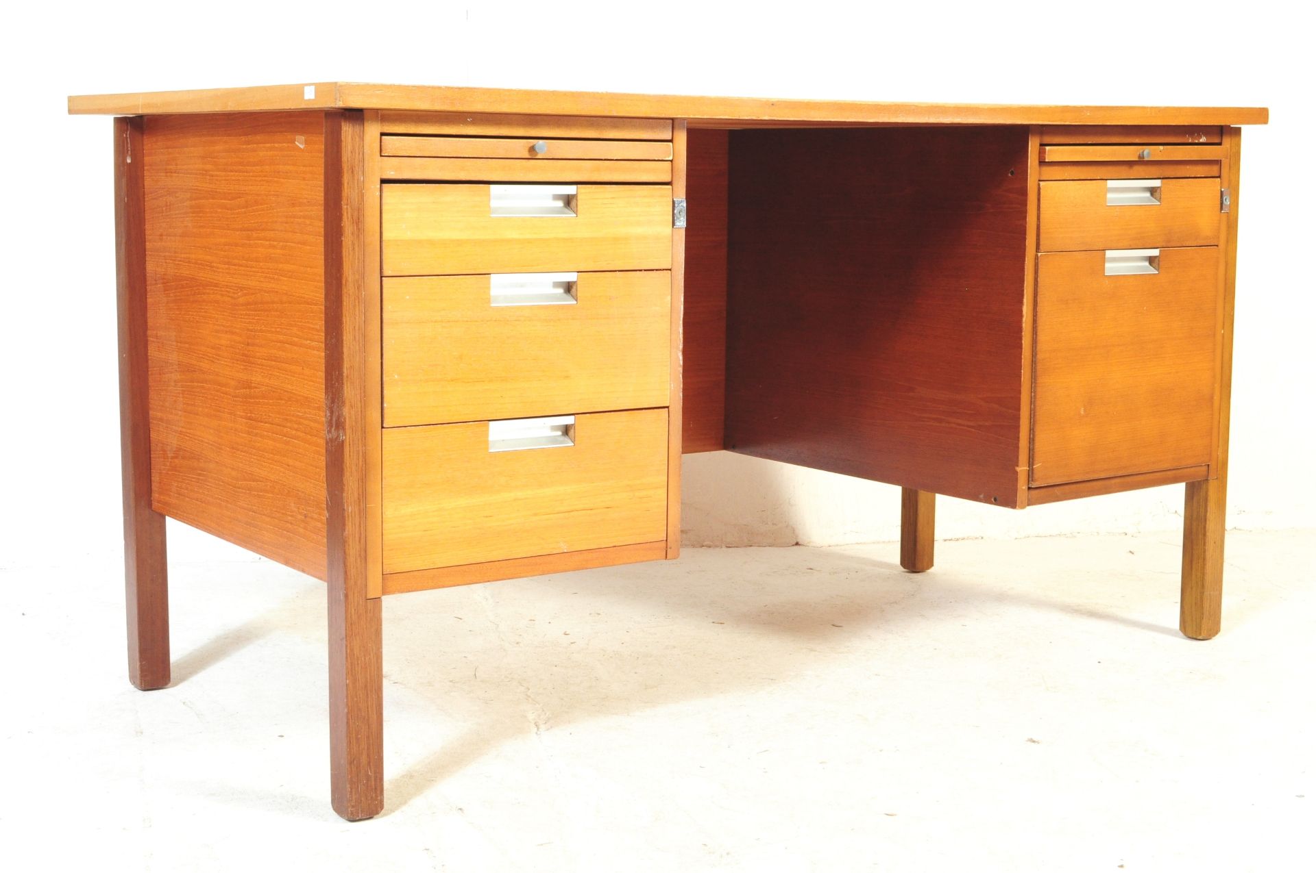 1970s VINTAGE RETRO LARGE TEAK OFFICE DESK