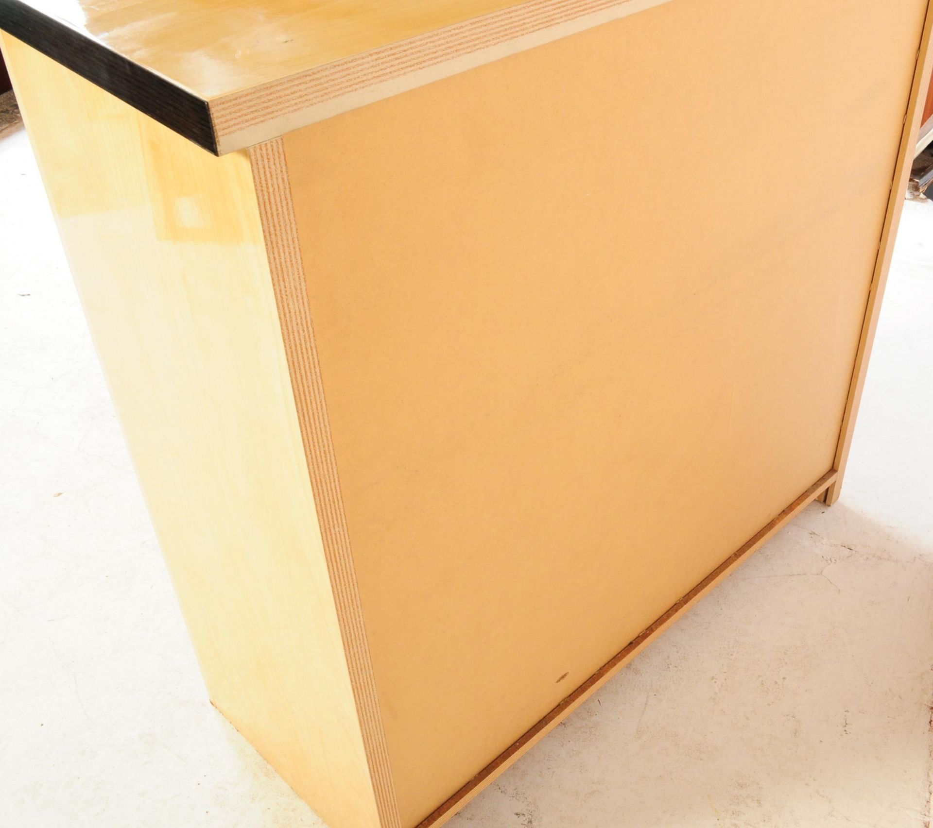 CONTEMPORARY VENEERED BOW FRONT CHEST OF DRAWERS - Bild 6 aus 6